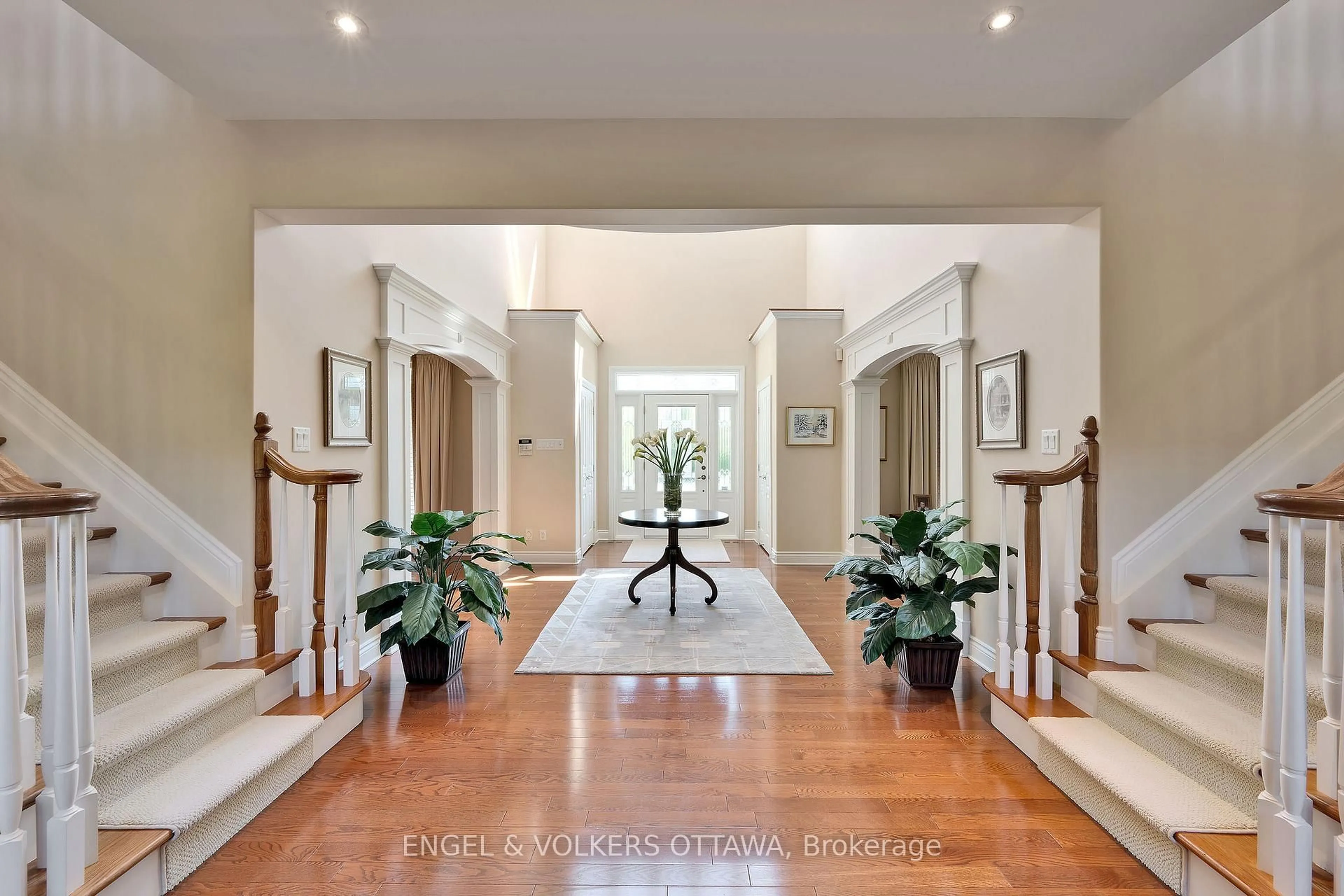 Indoor foyer for 18 Forestgrove Dr, Ottawa Ontario K2S 1V2