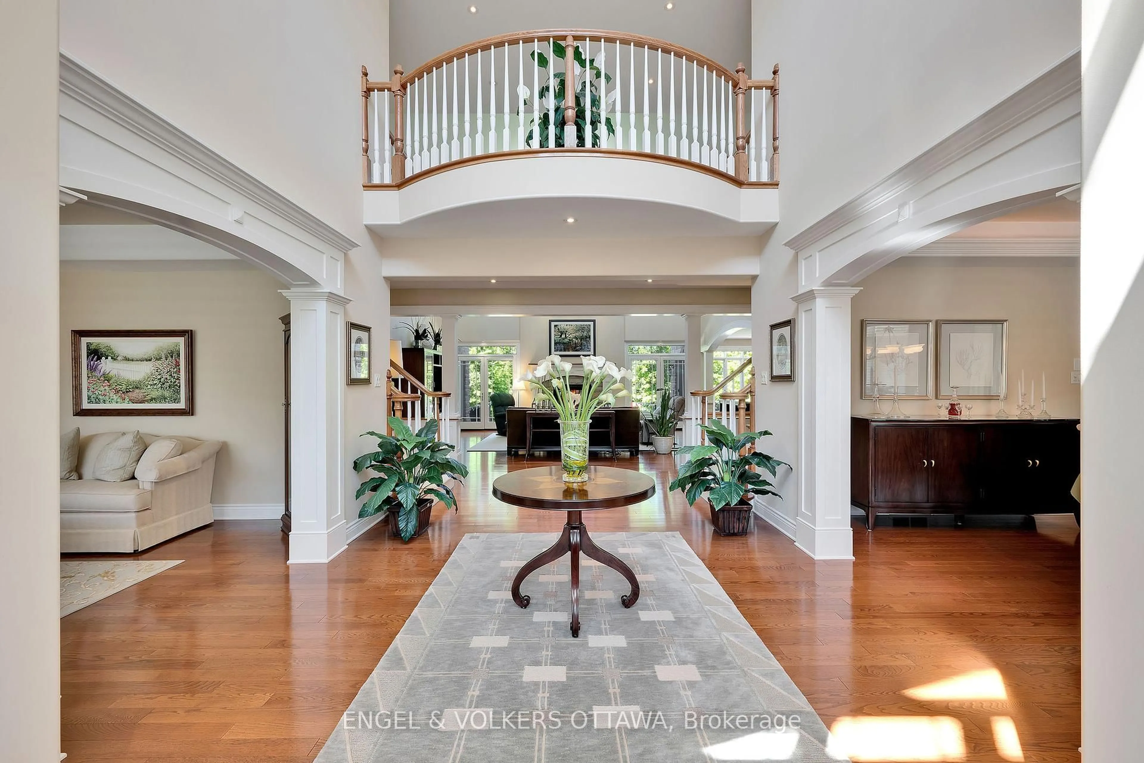 Indoor foyer for 18 Forestgrove Dr, Ottawa Ontario K2S 1V2