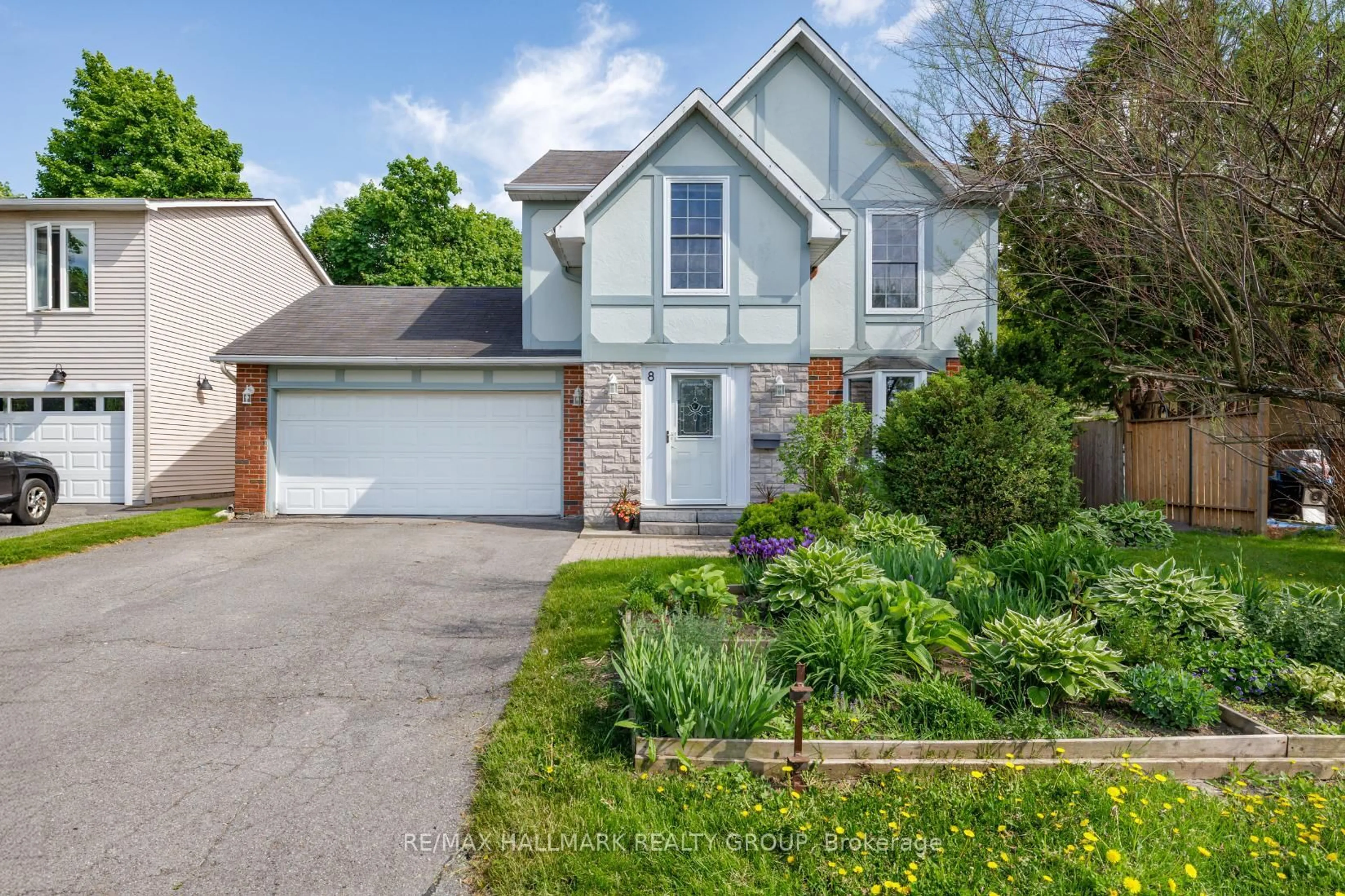 Unknown for 8 Scharf Lane, Kanata Ontario K2L 2K2