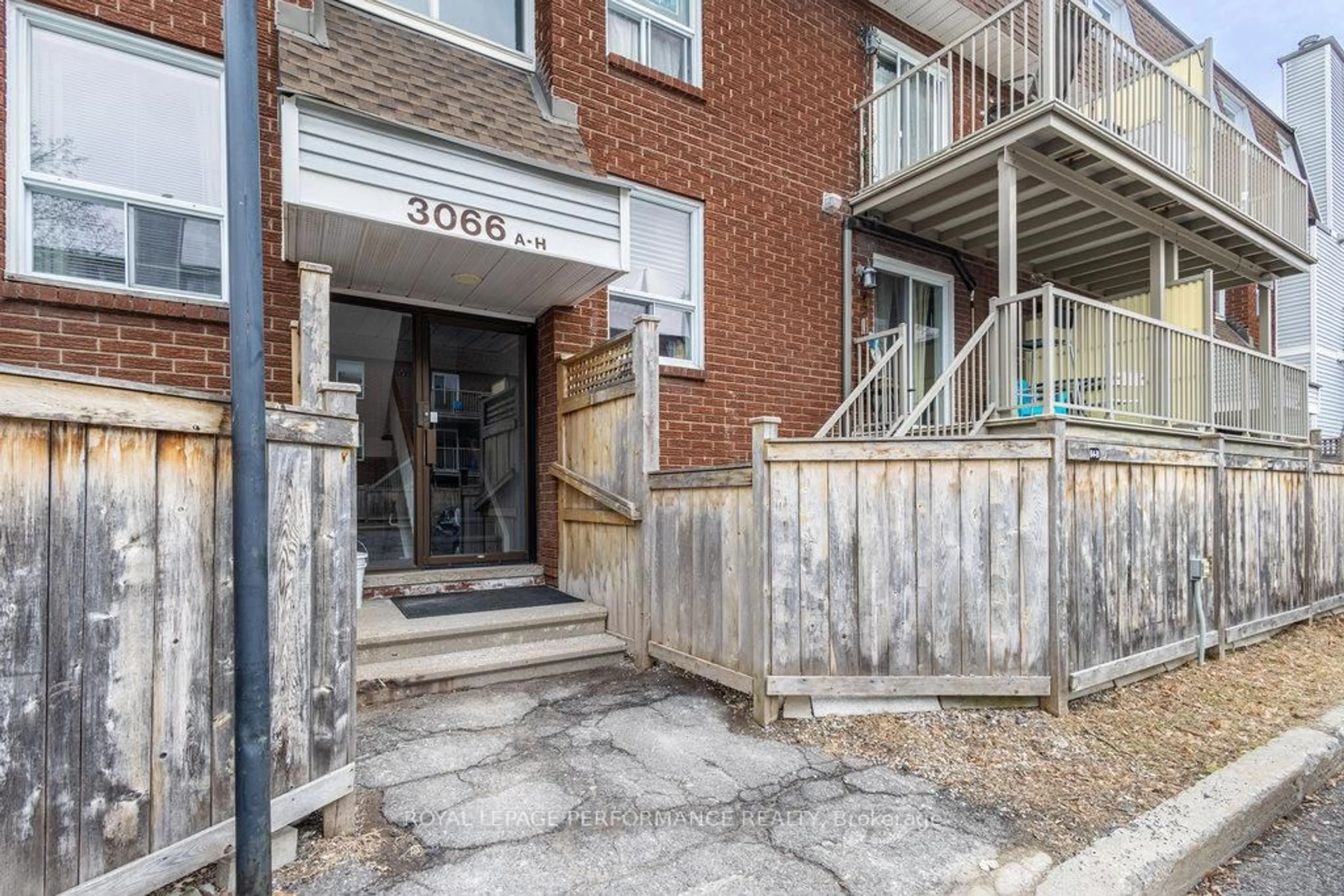 Patio, street for 3066 Councillors Way #E, Ottawa Ontario K1T 2S7