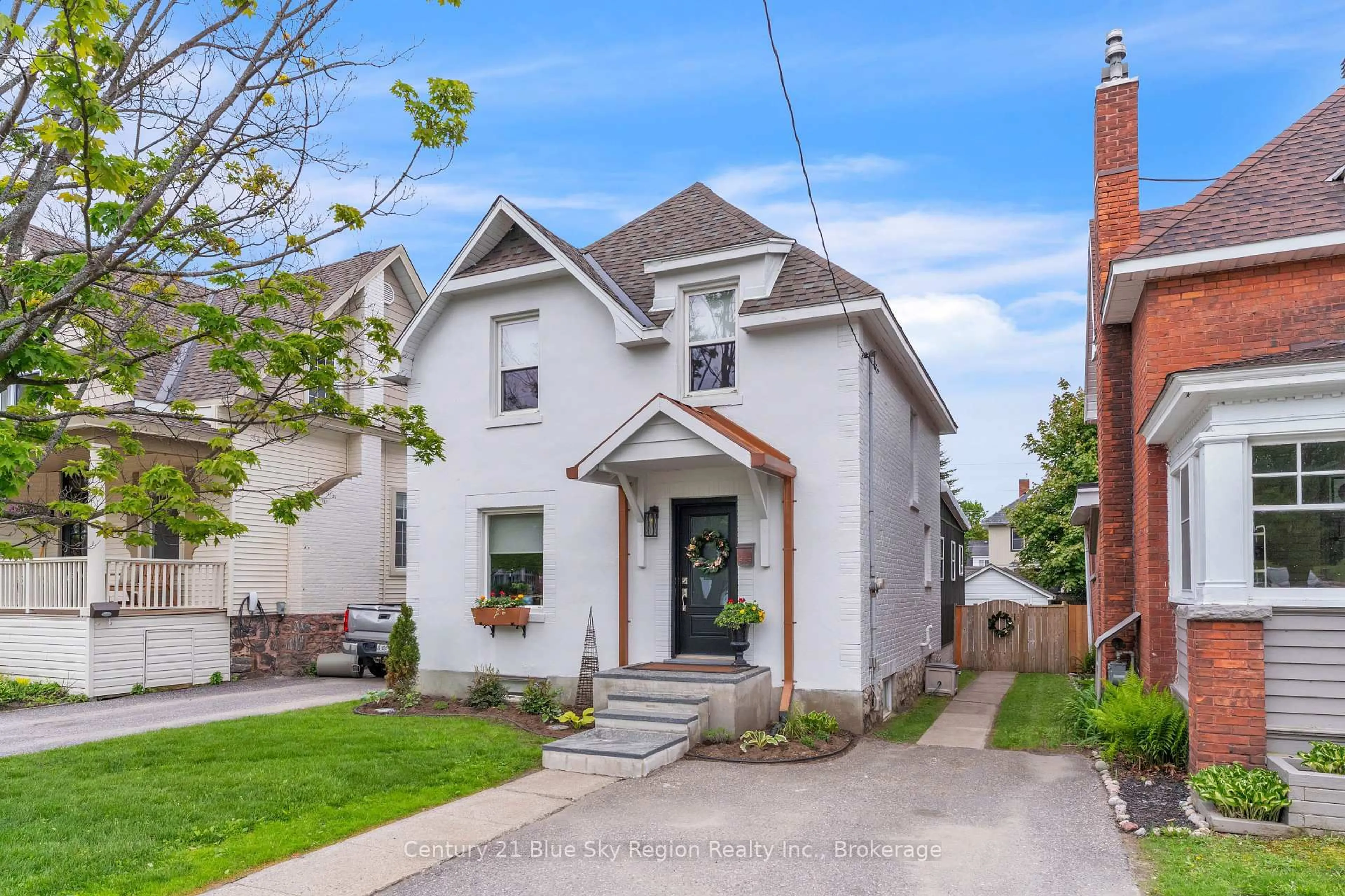 Home with brick exterior material, street for 645 Jane St, North Bay Ontario P1B 3H1