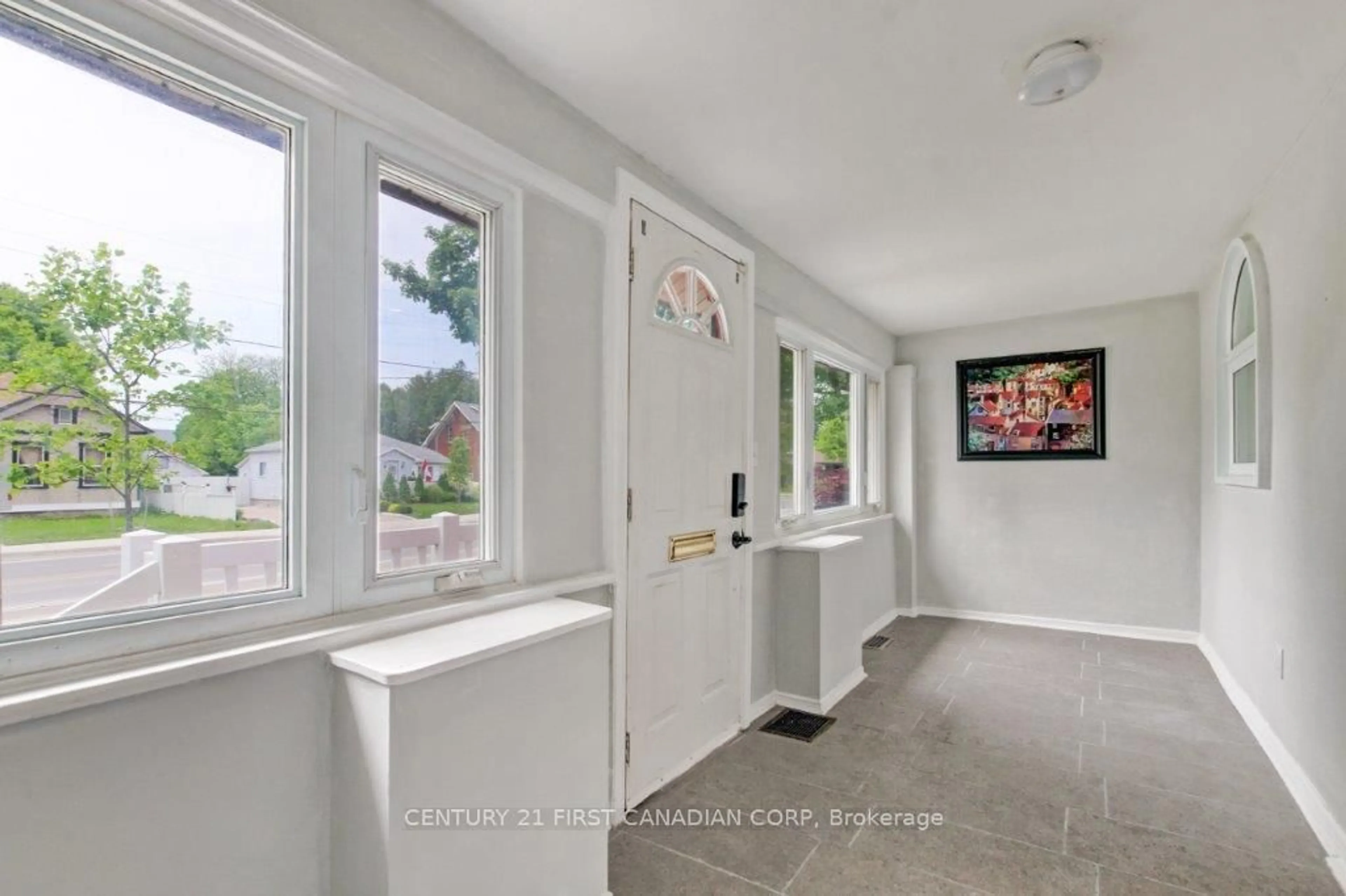 Indoor entryway for 776 Quebec St, London East Ontario N5Y 1X4