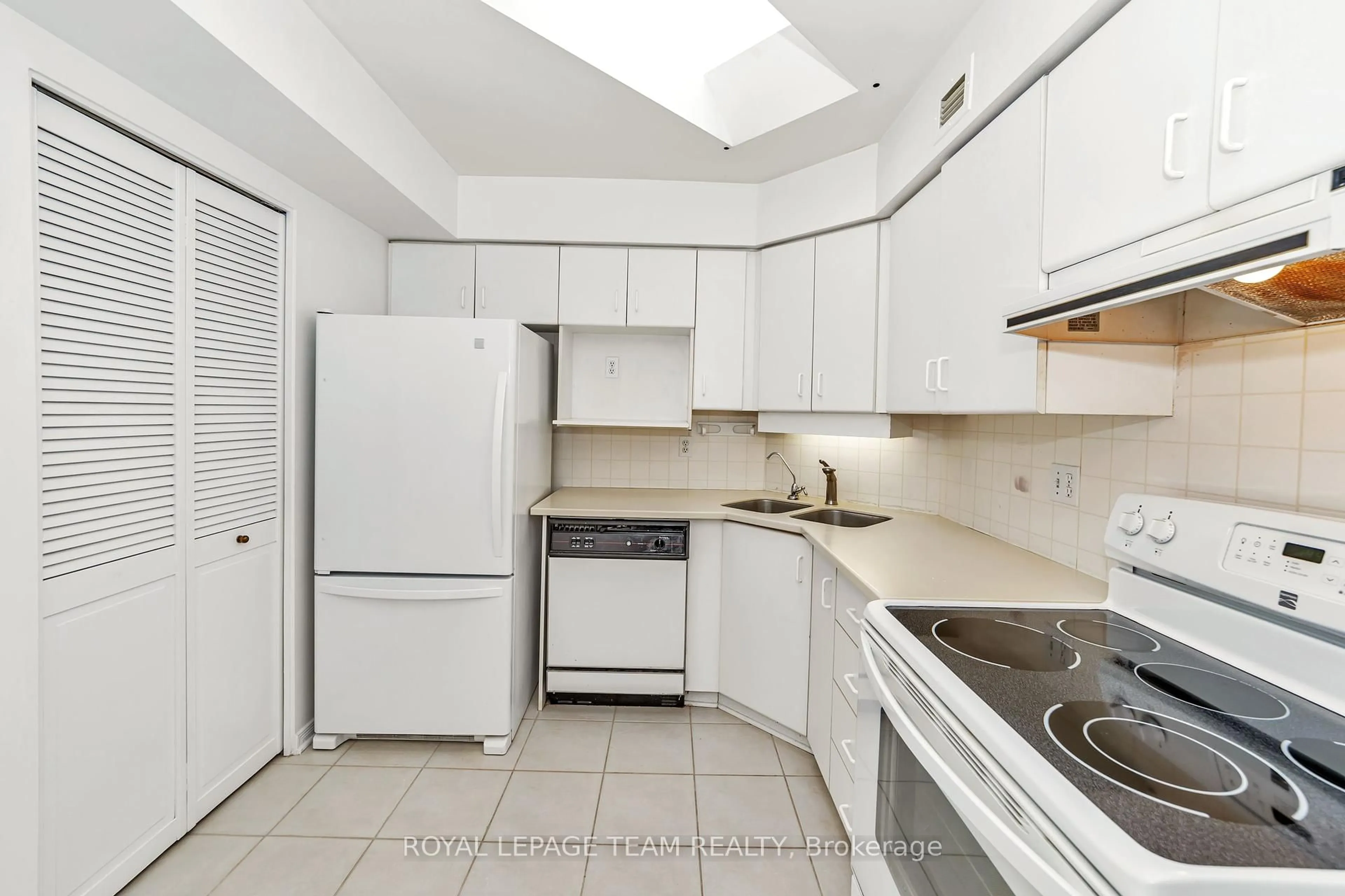 Standard kitchen, unknown for 997 North River Rd #404C, Ottawa Ontario K1K 3V5