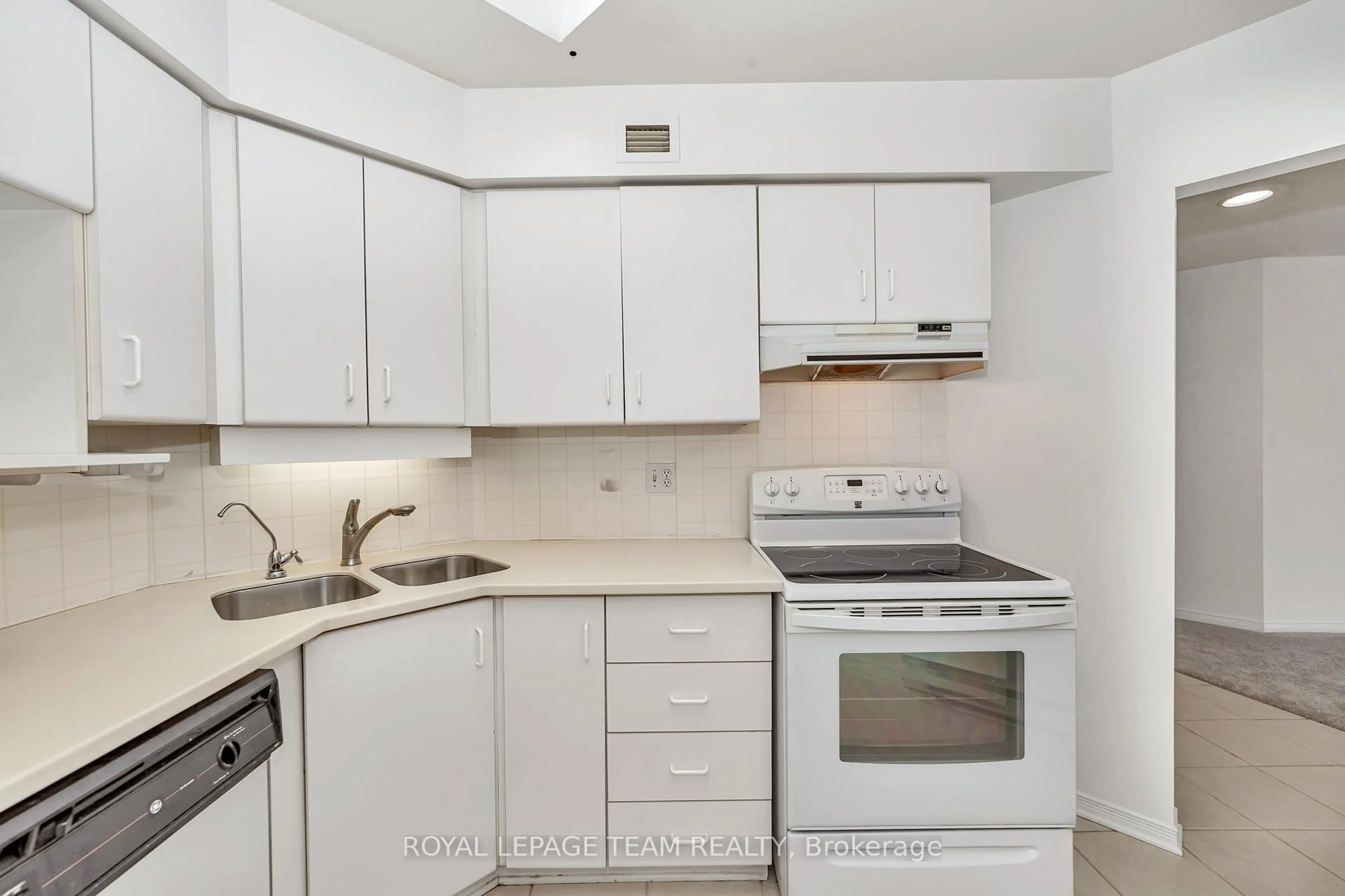 Standard kitchen, unknown for 997 North River Rd #404C, Ottawa Ontario K1K 3V5