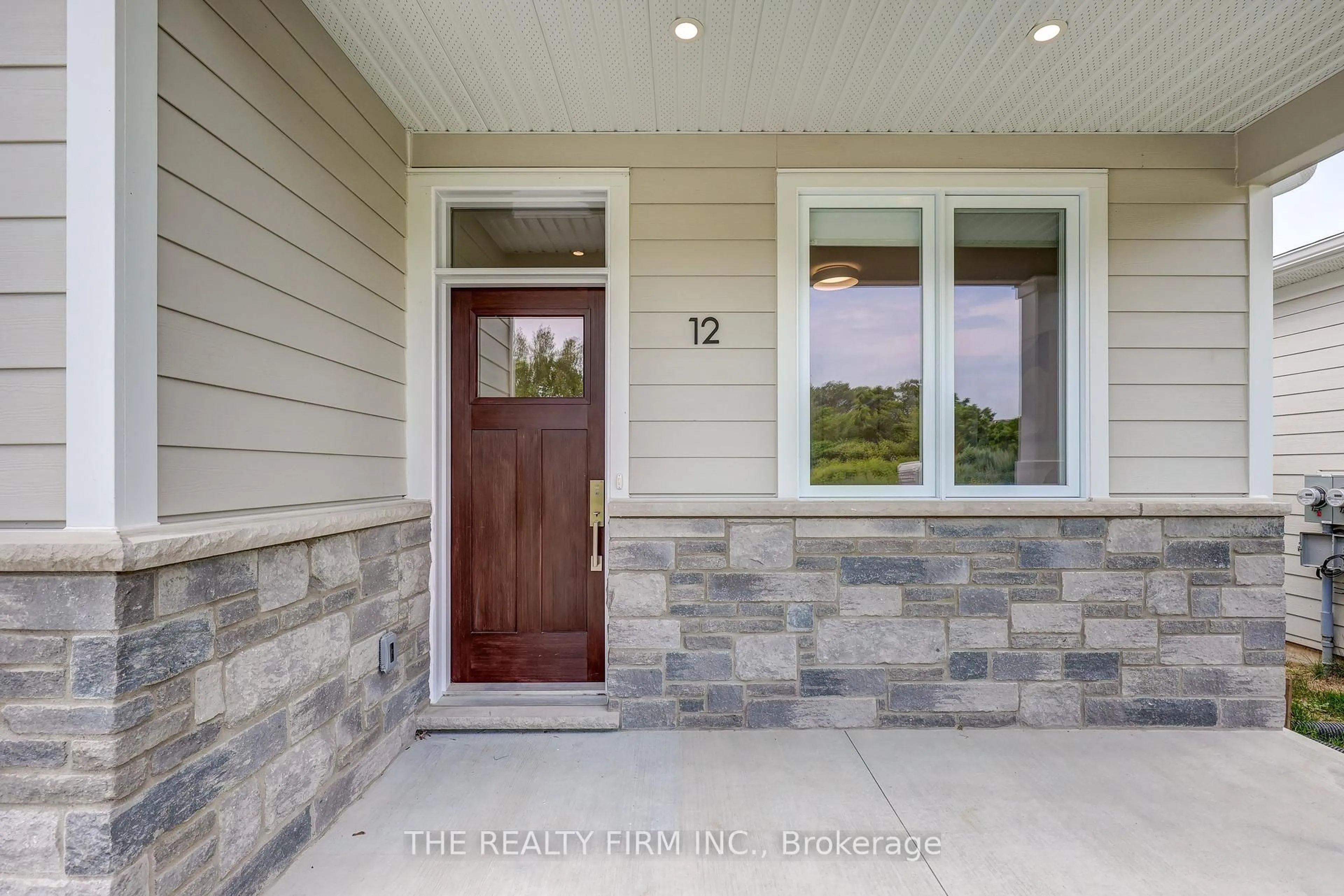 Indoor entryway for 85 Forest St #4, Aylmer Ontario N5H 1S5