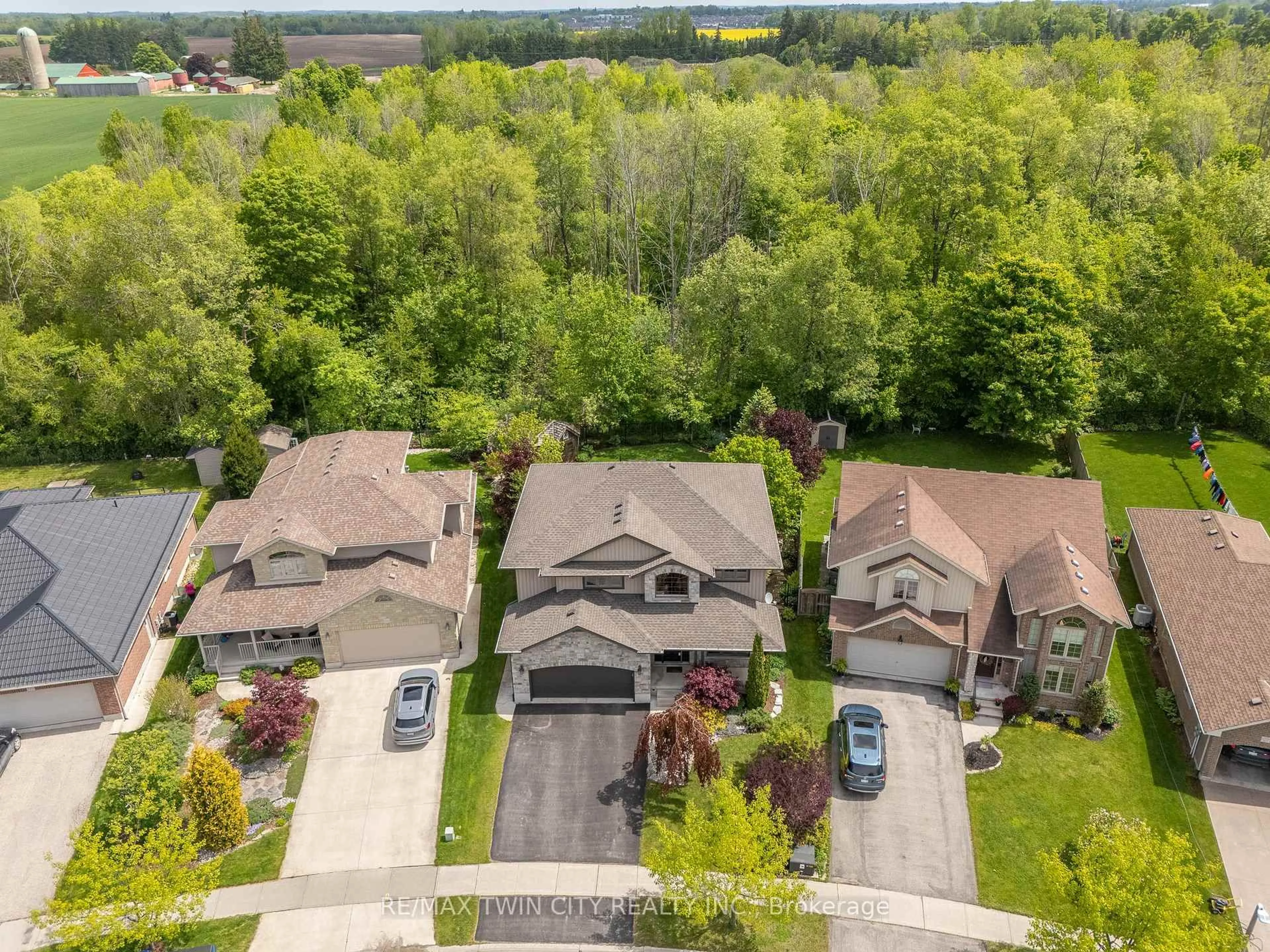 A pic from outside/outdoor area/front of a property/back of a property/a pic from drone, street for 131 Keating Dr, Centre Wellington Ontario N0B 1S0
