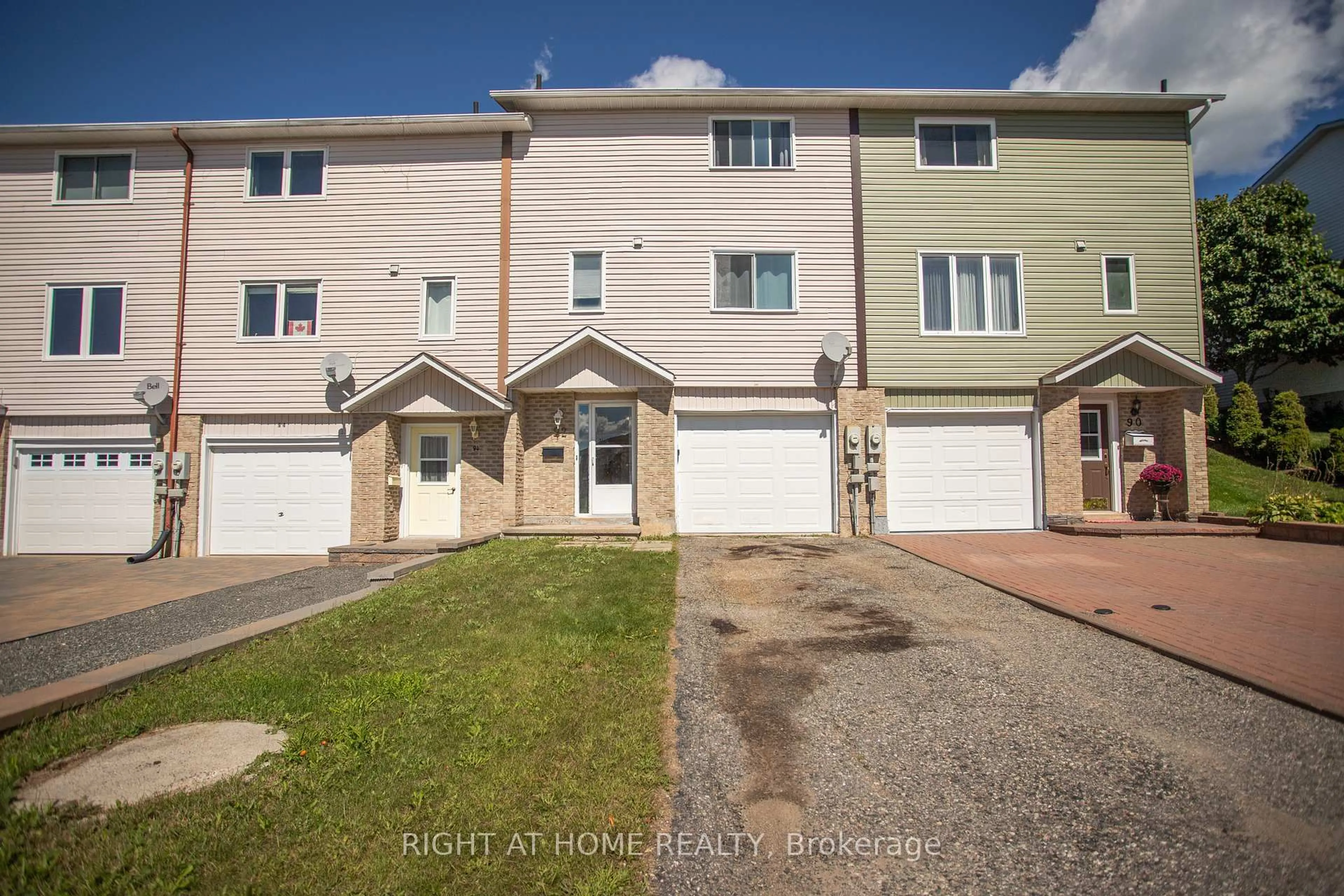 A pic from outside/outdoor area/front of a property/back of a property/a pic from drone, street for 92 Farquahar Pl, Elliot Lake Ontario P5A 3H9