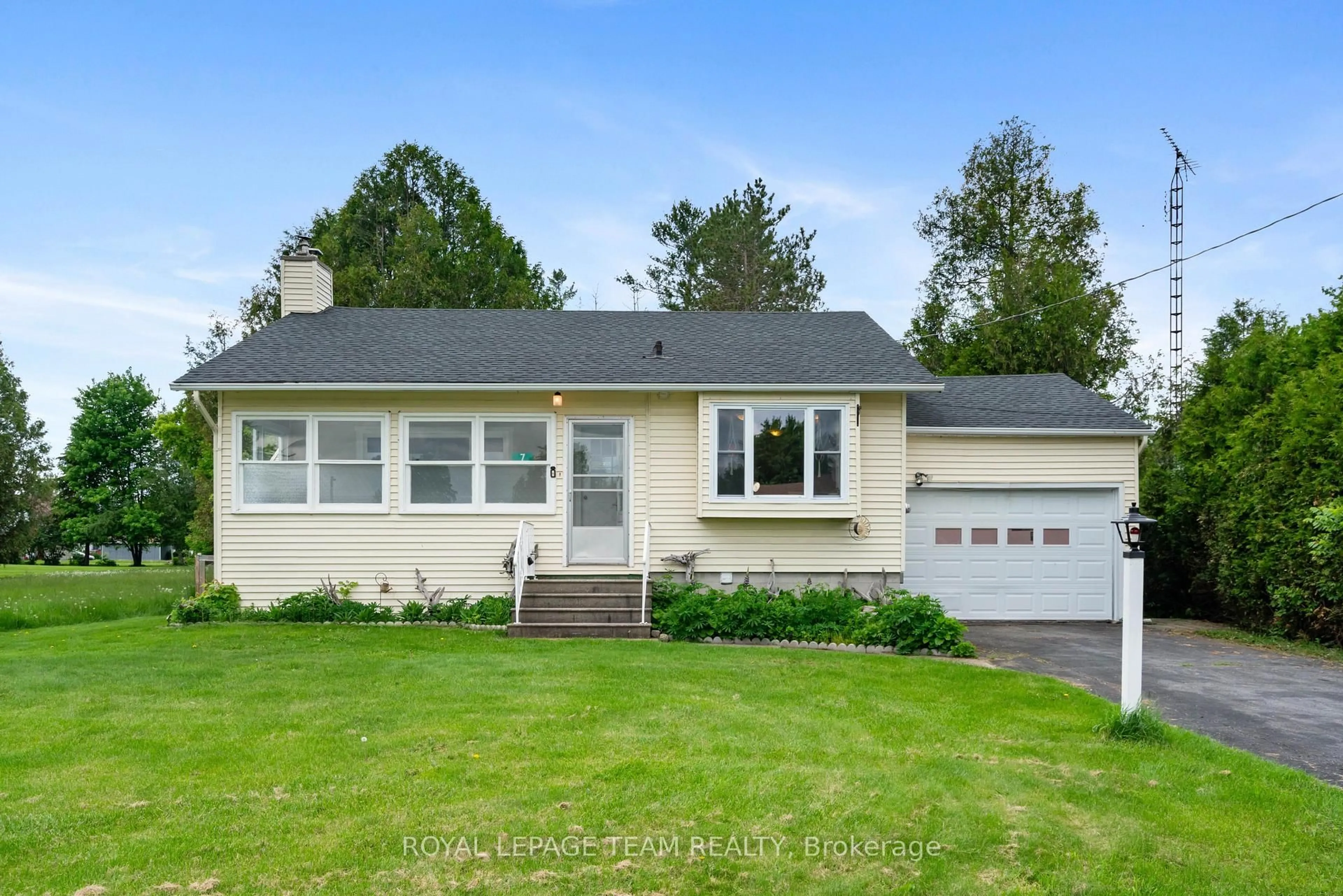 Home with vinyl exterior material, street for 7 Nelson St, North Stormont Ontario K0C 1K0