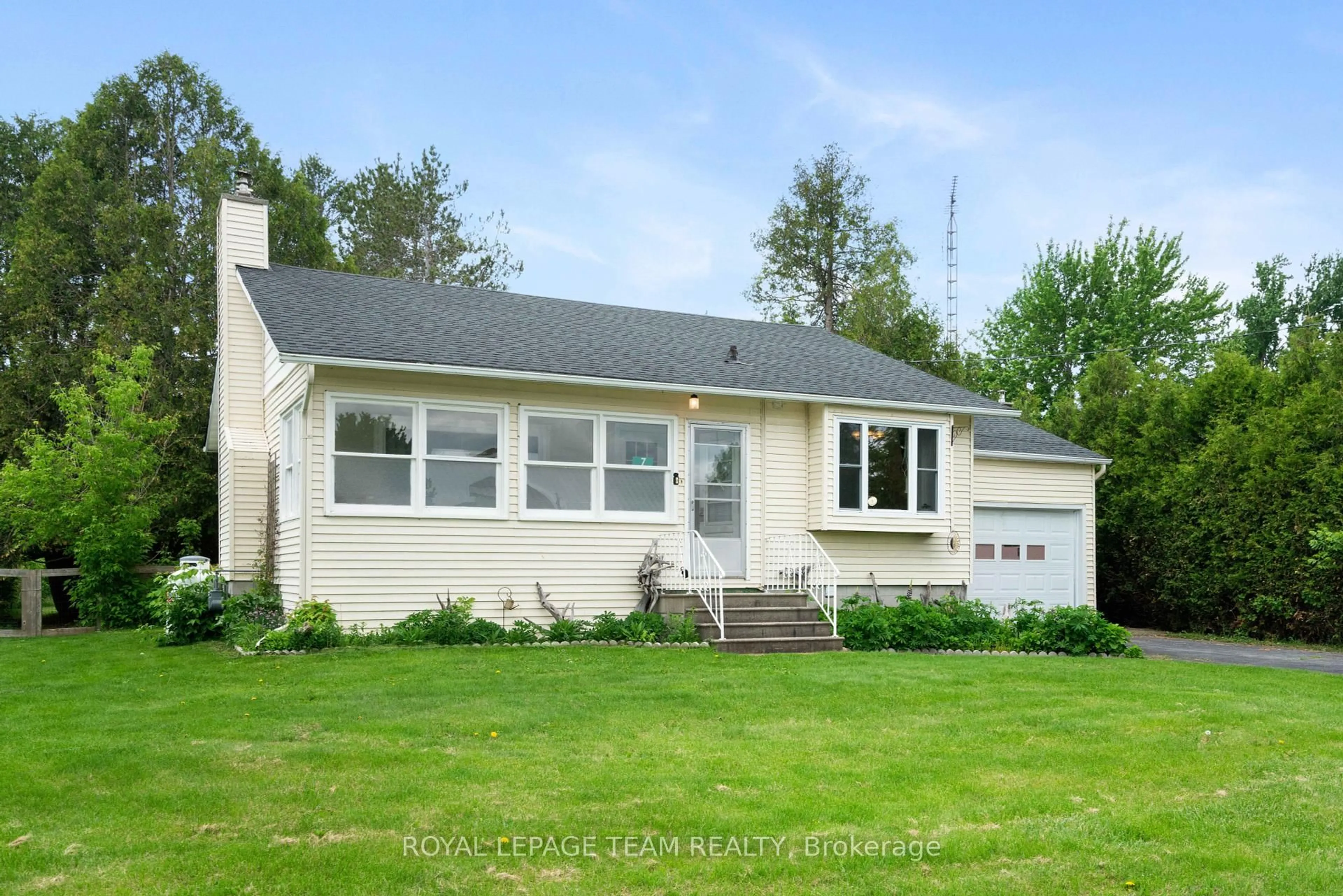 Home with vinyl exterior material, street for 7 Nelson St, North Stormont Ontario K0C 1K0