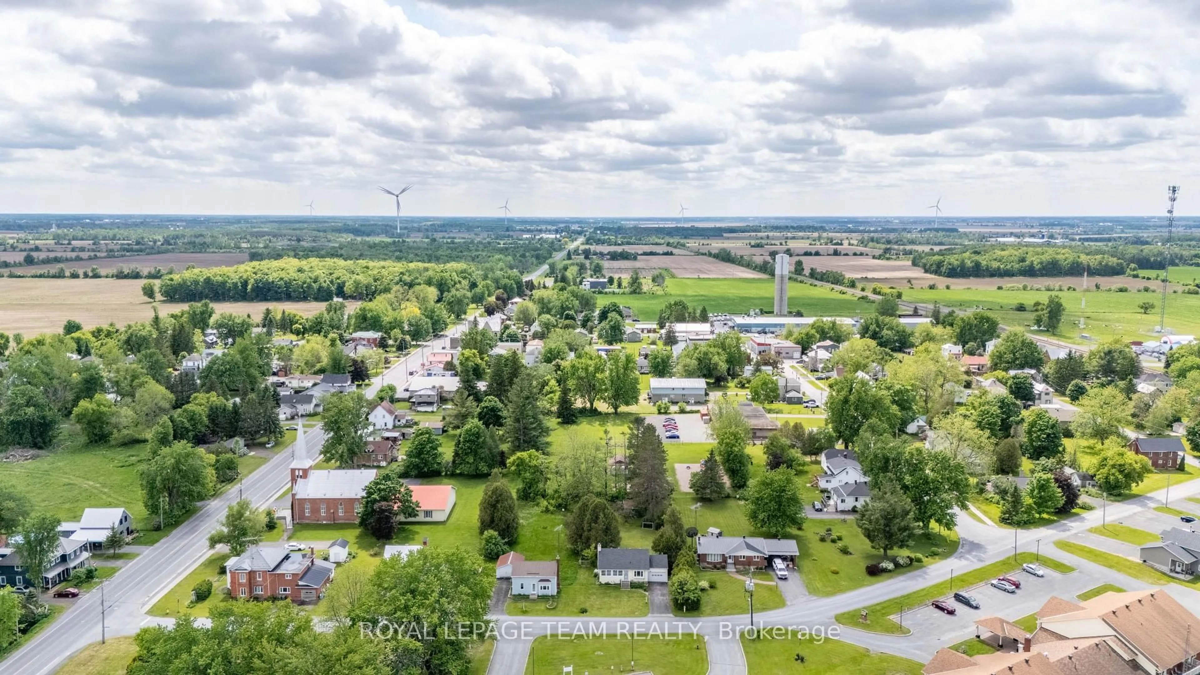 A pic from outside/outdoor area/front of a property/back of a property/a pic from drone, unknown for 7 Nelson St, North Stormont Ontario K0C 1K0