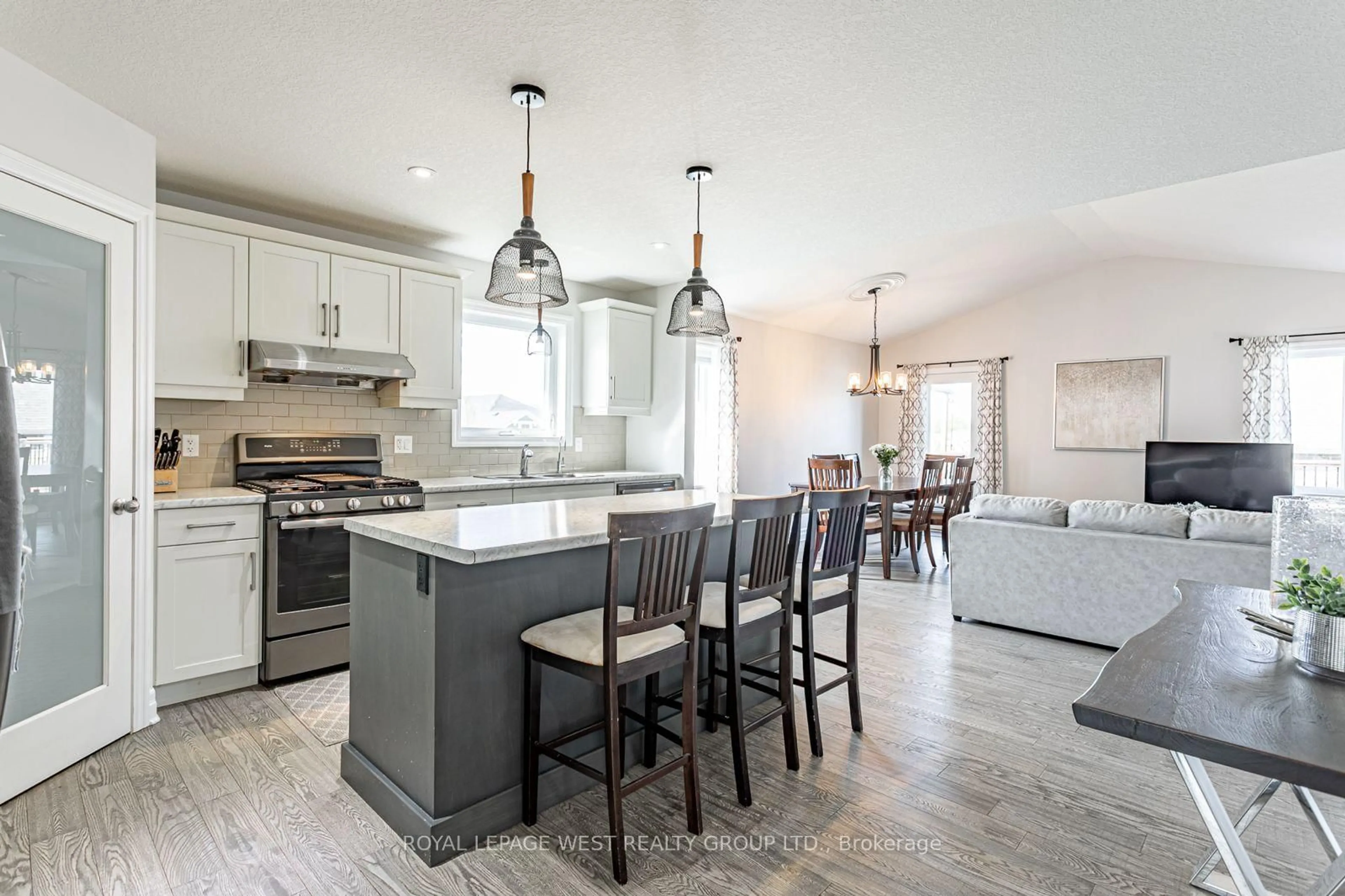 Open concept kitchen, unknown for 25 Hollingshead Rd, Ingersoll Ontario N5C 1B5