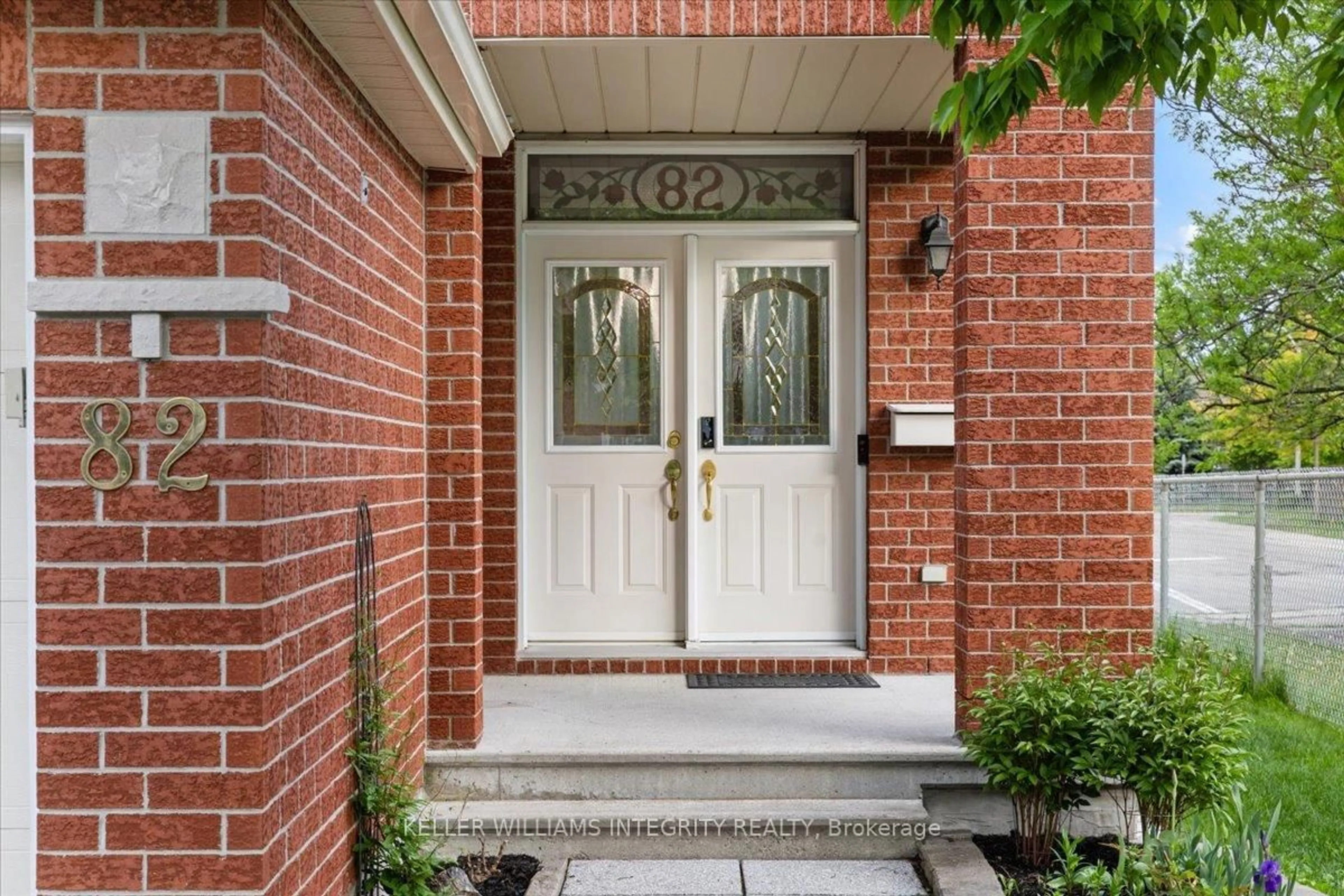 Indoor entryway for 82 Redpath Dr, Ottawa Ontario K2G 6E3