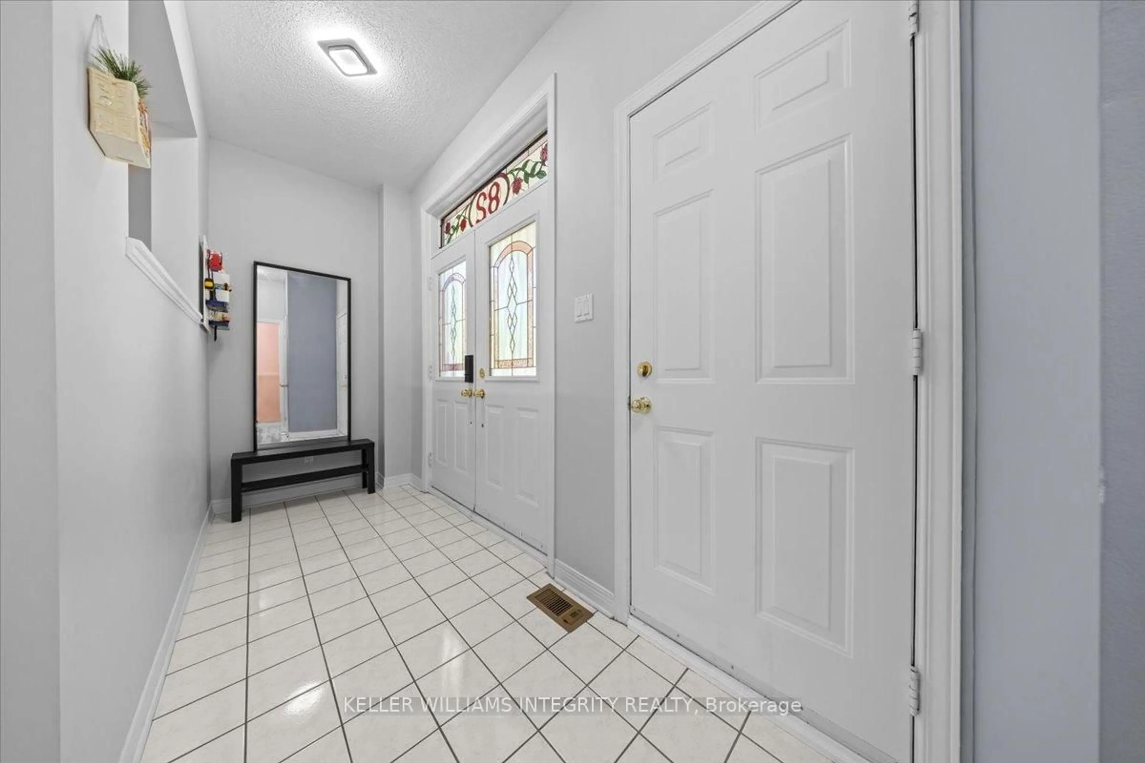 Indoor entryway for 82 Redpath Dr, Ottawa Ontario K2G 6E3