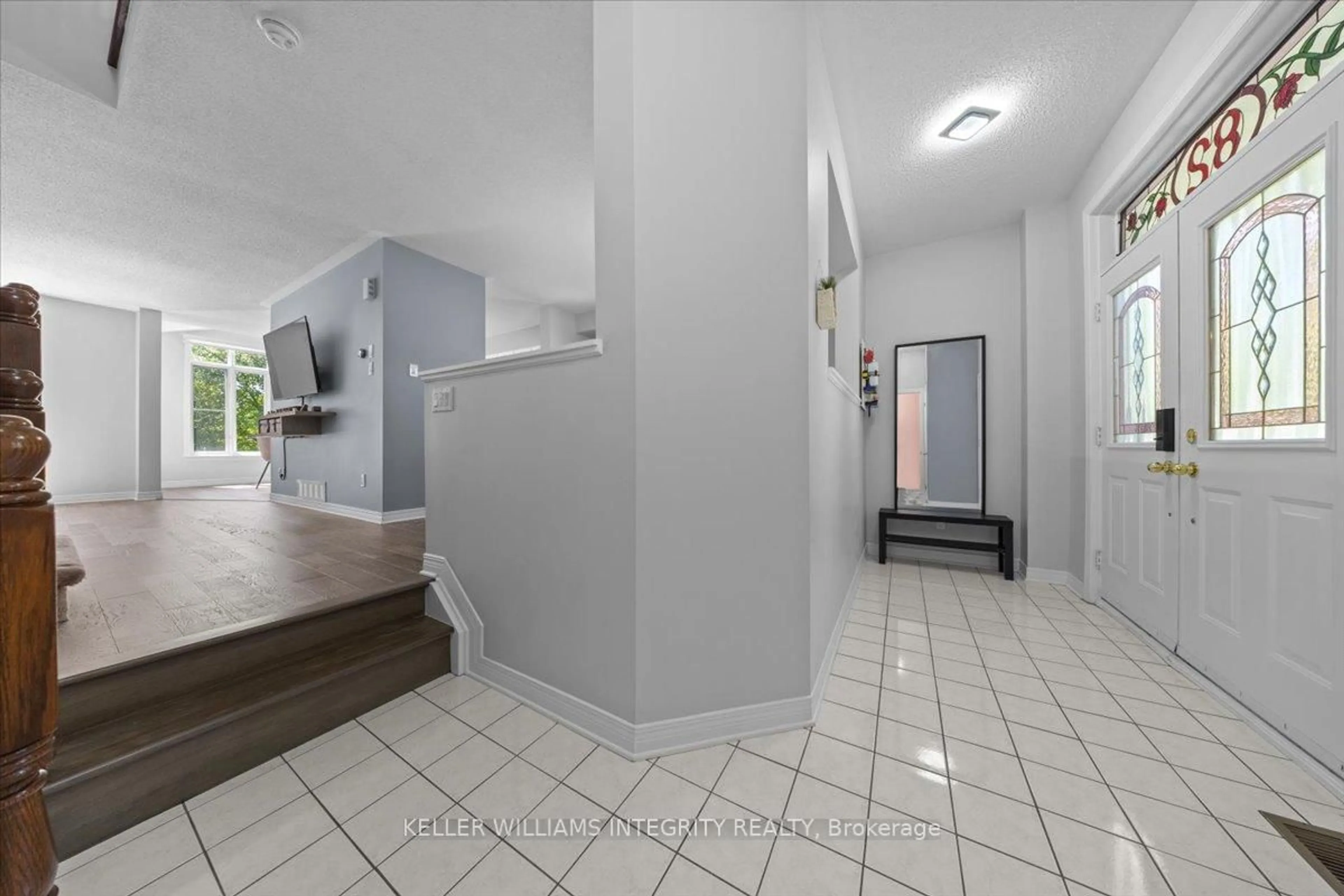 Indoor entryway for 82 Redpath Dr, Ottawa Ontario K2G 6E3