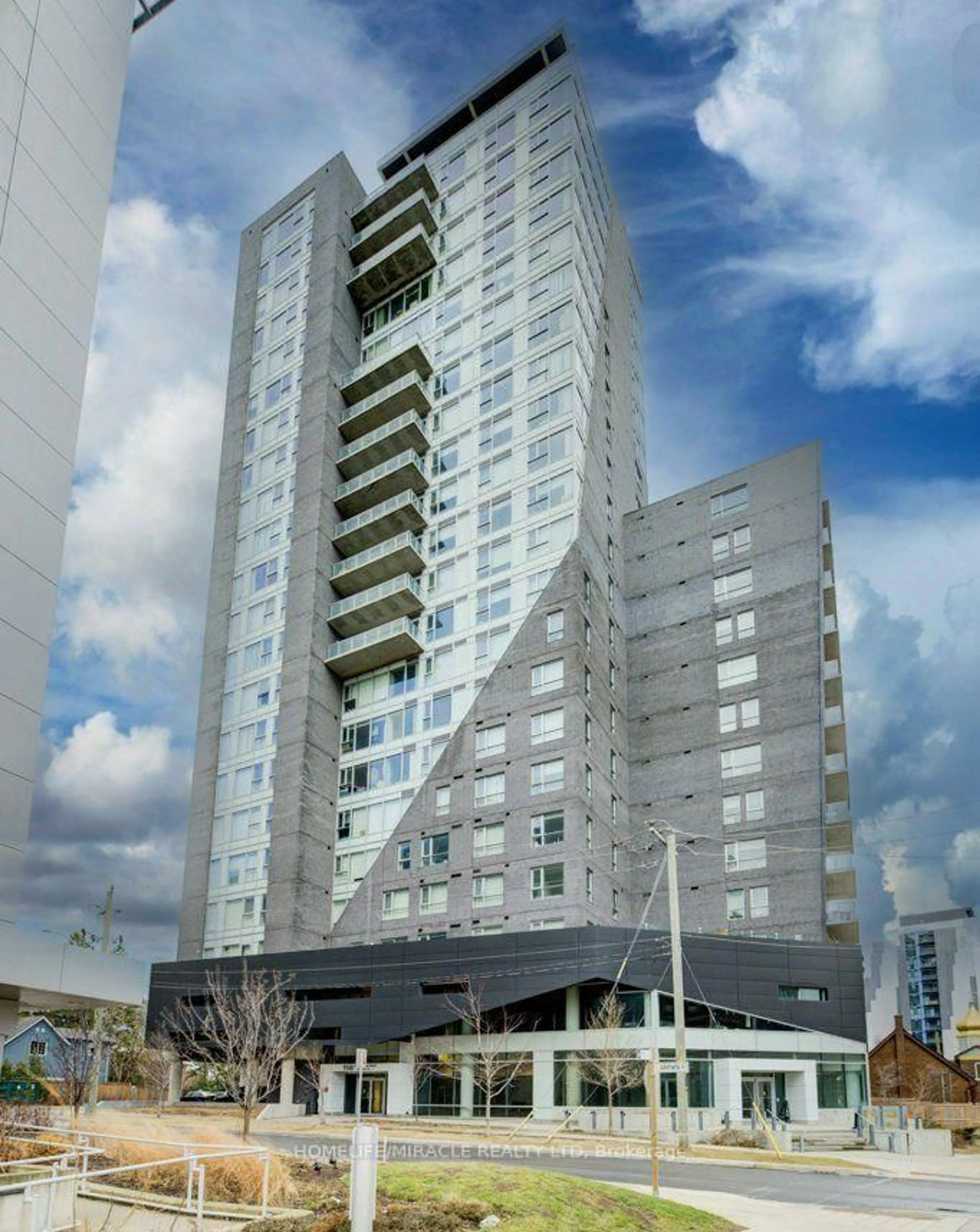 Indoor foyer for 158 King St #[Tower-2] 903, Waterloo Ontario N2J 0E5