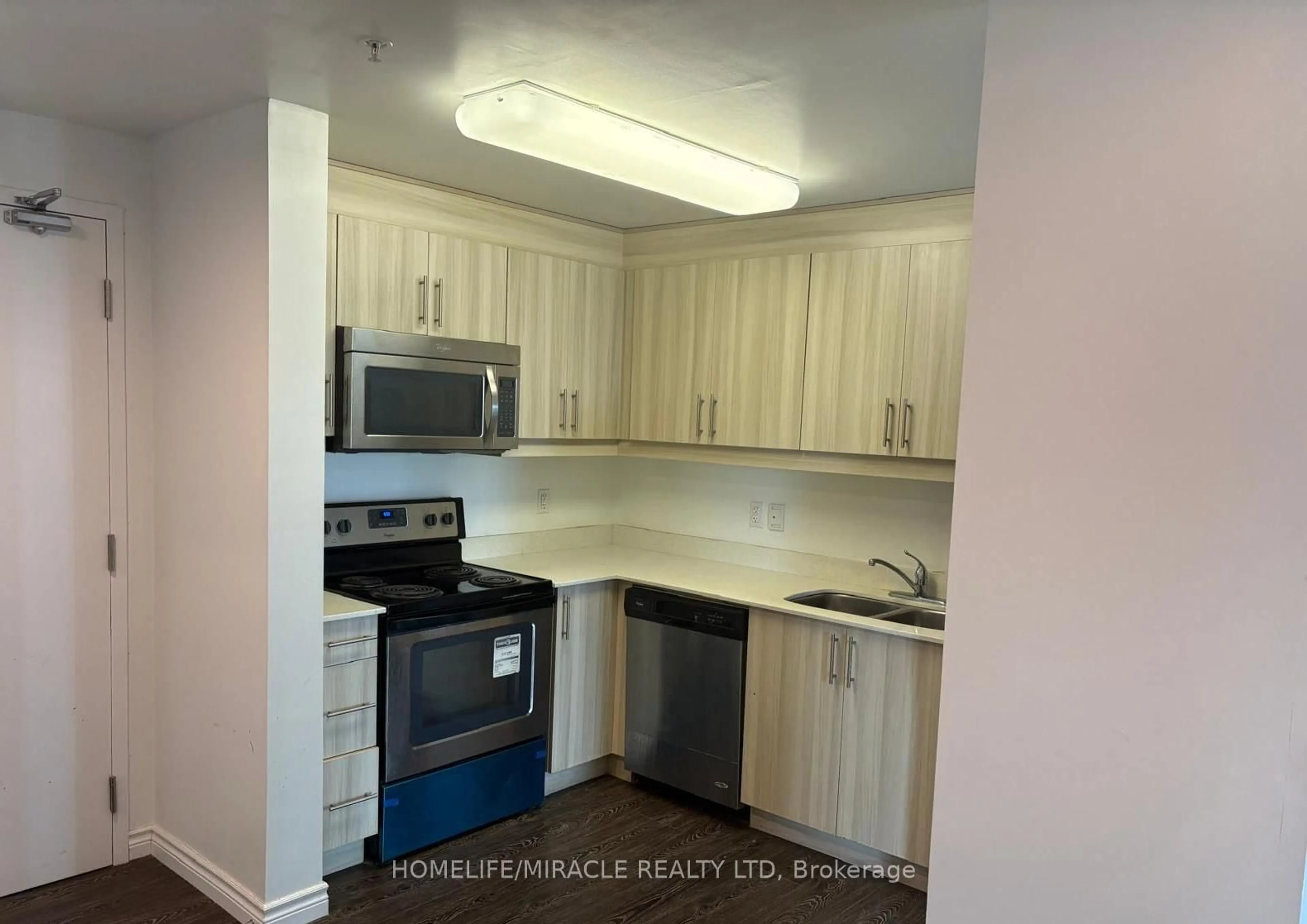 Standard kitchen, unknown for 158 King St #[Tower-2] 903, Waterloo Ontario N2J 0E5