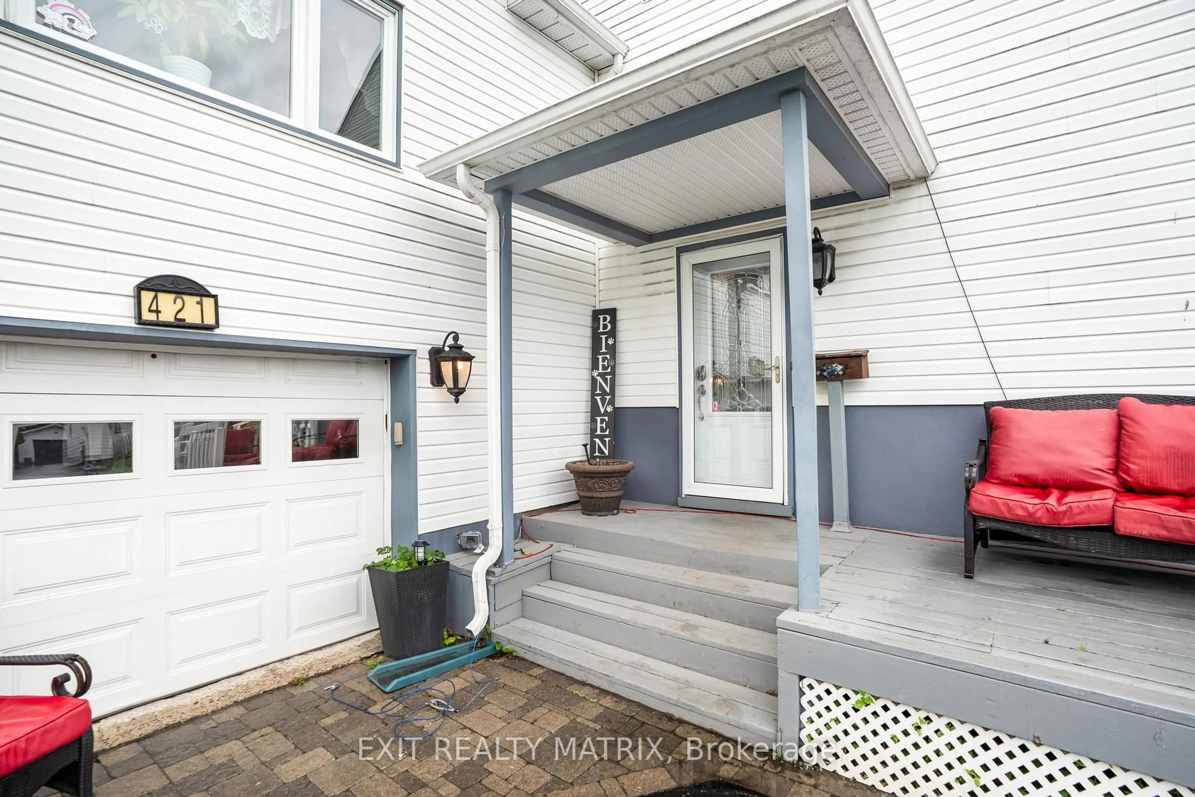Indoor entryway for 421-423 Garneau Rd, Hawkesbury Ontario K6A 1M6