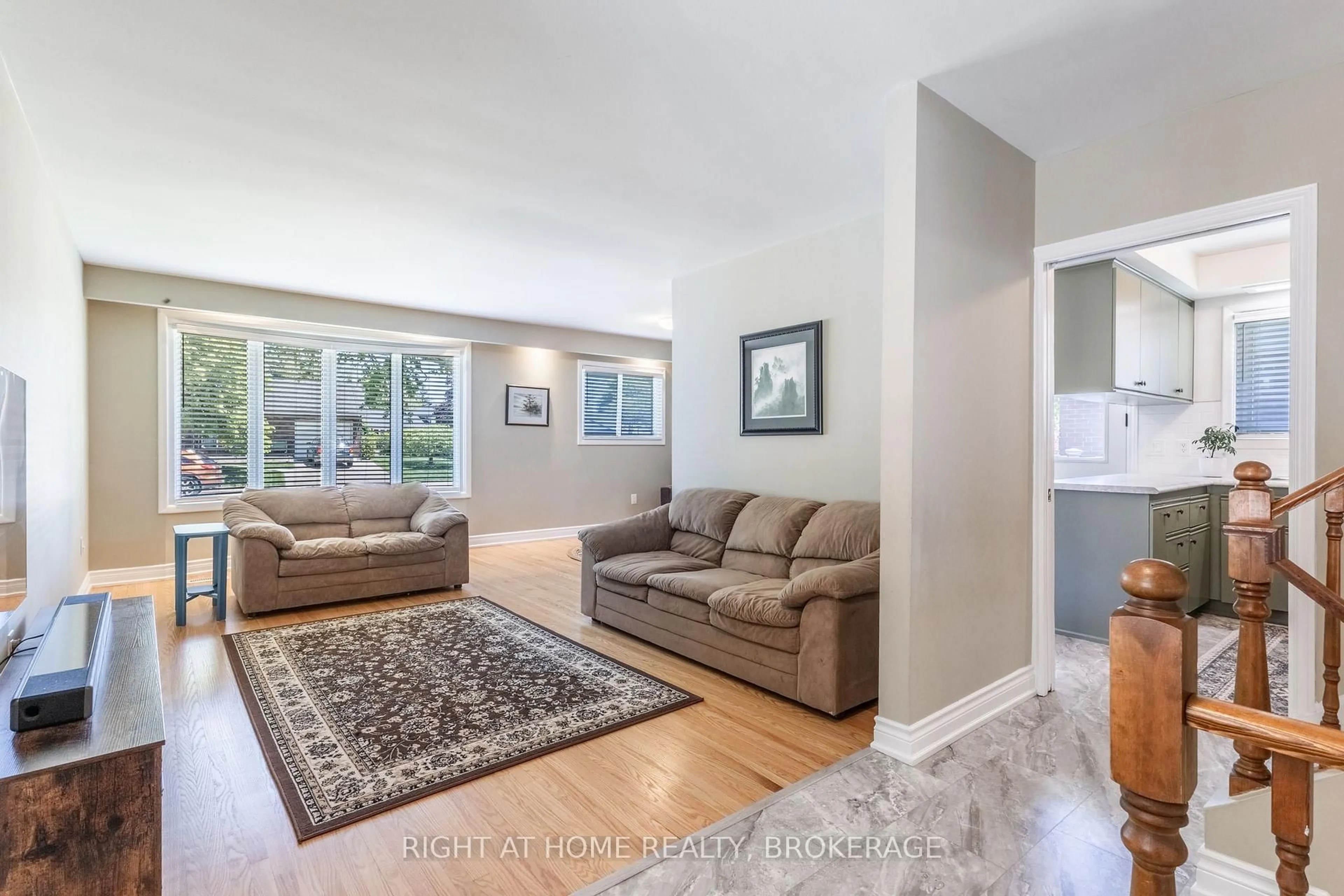 Living room with furniture, unknown for 26 Nova Dr, Hamilton Ontario L8T 2P3