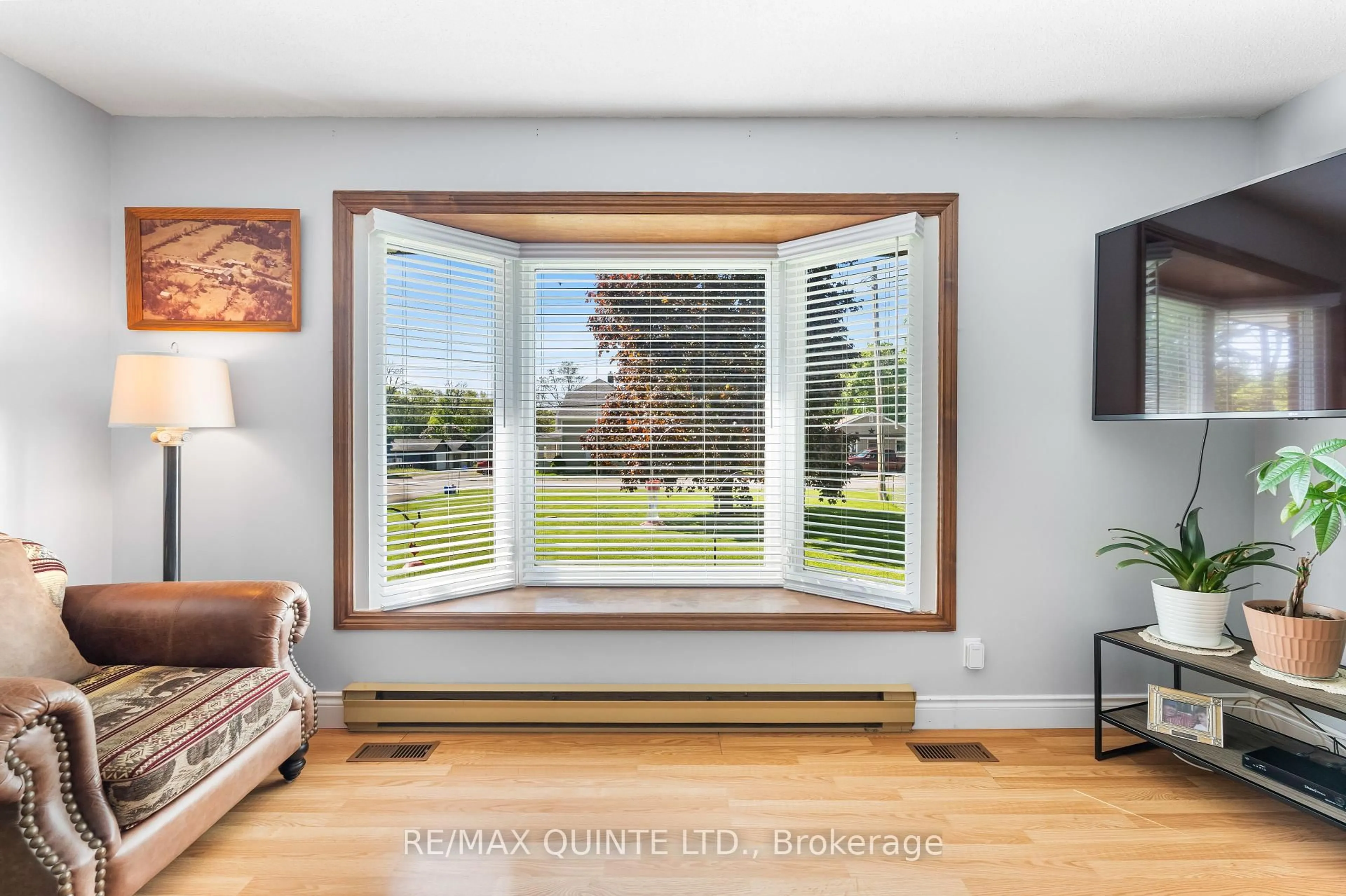 Indoor entryway for 91 Hoskin Rd, Belleville Ontario K8P 5N6