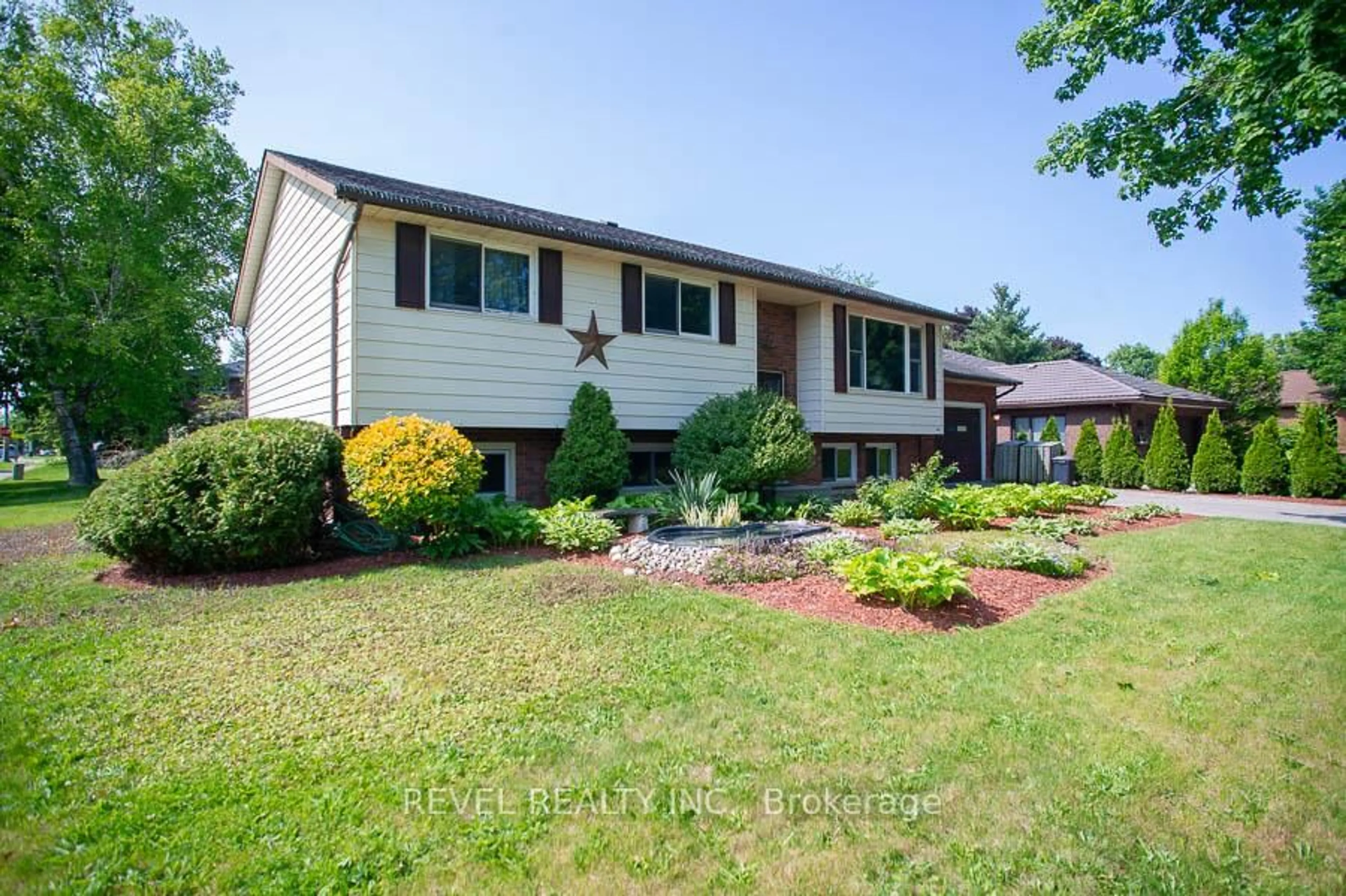 Home with vinyl exterior material, street for 6 Berkley Cres, Norfolk Ontario N3Y 4T4
