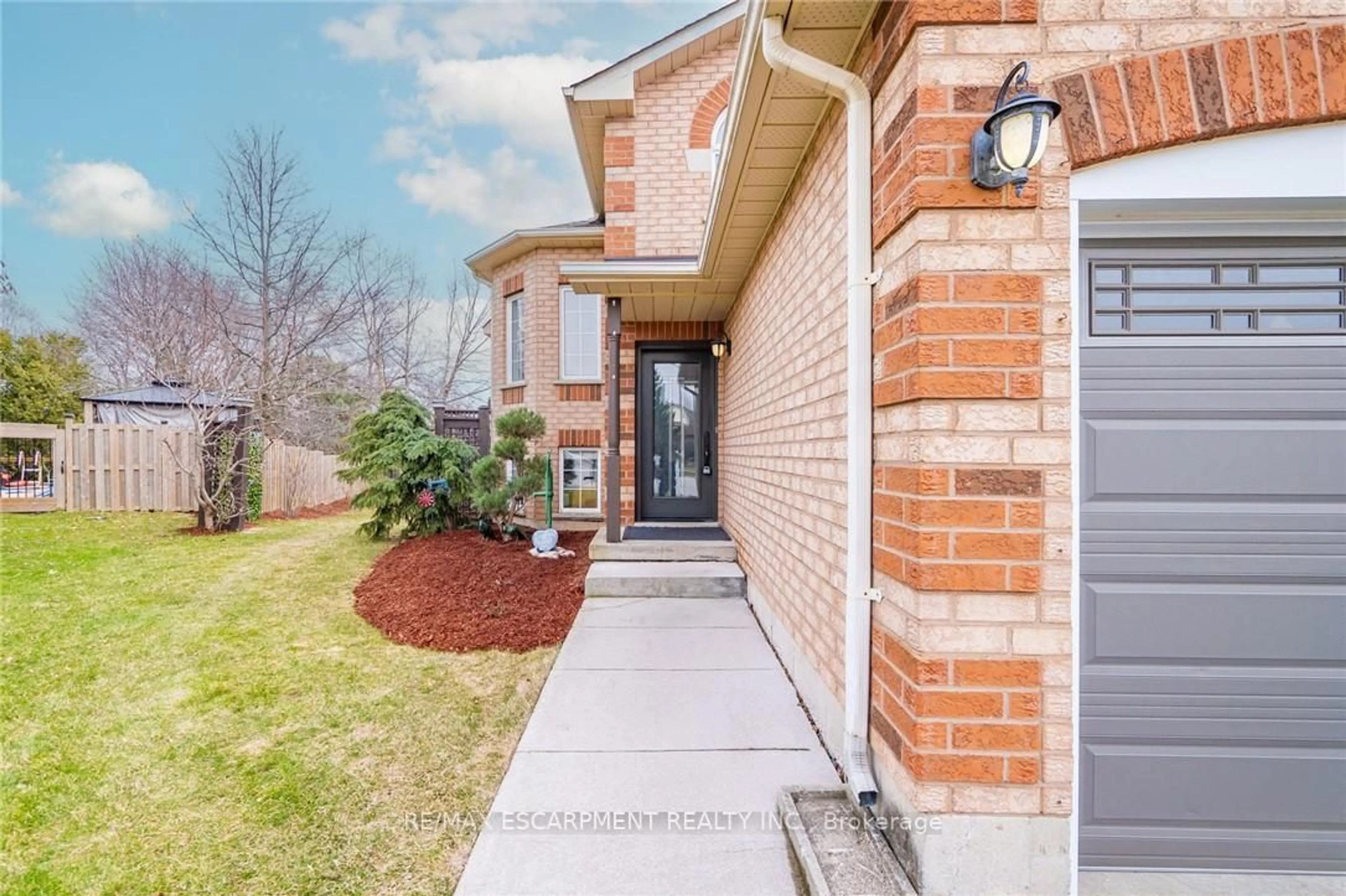 Home with brick exterior material, street for 46 Pentland Rd, Hamilton Ontario L8B 0P7
