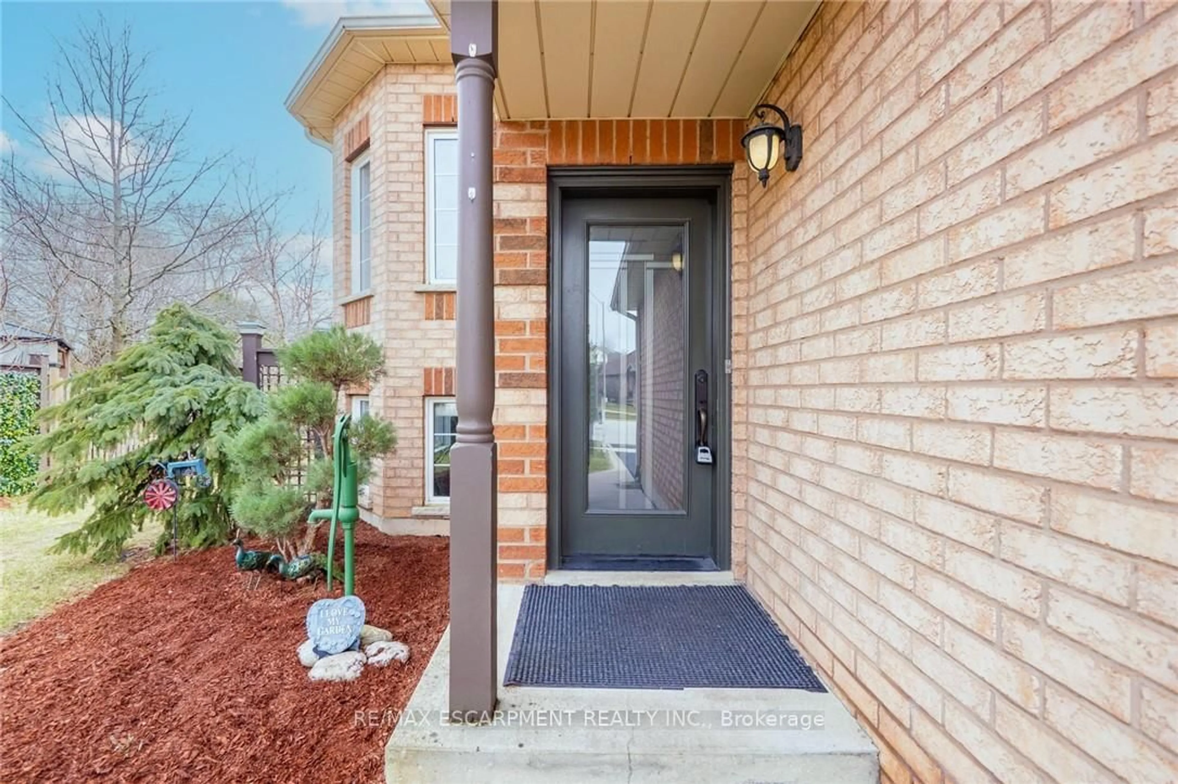 Home with brick exterior material, street for 46 Pentland Rd, Hamilton Ontario L8B 0P7