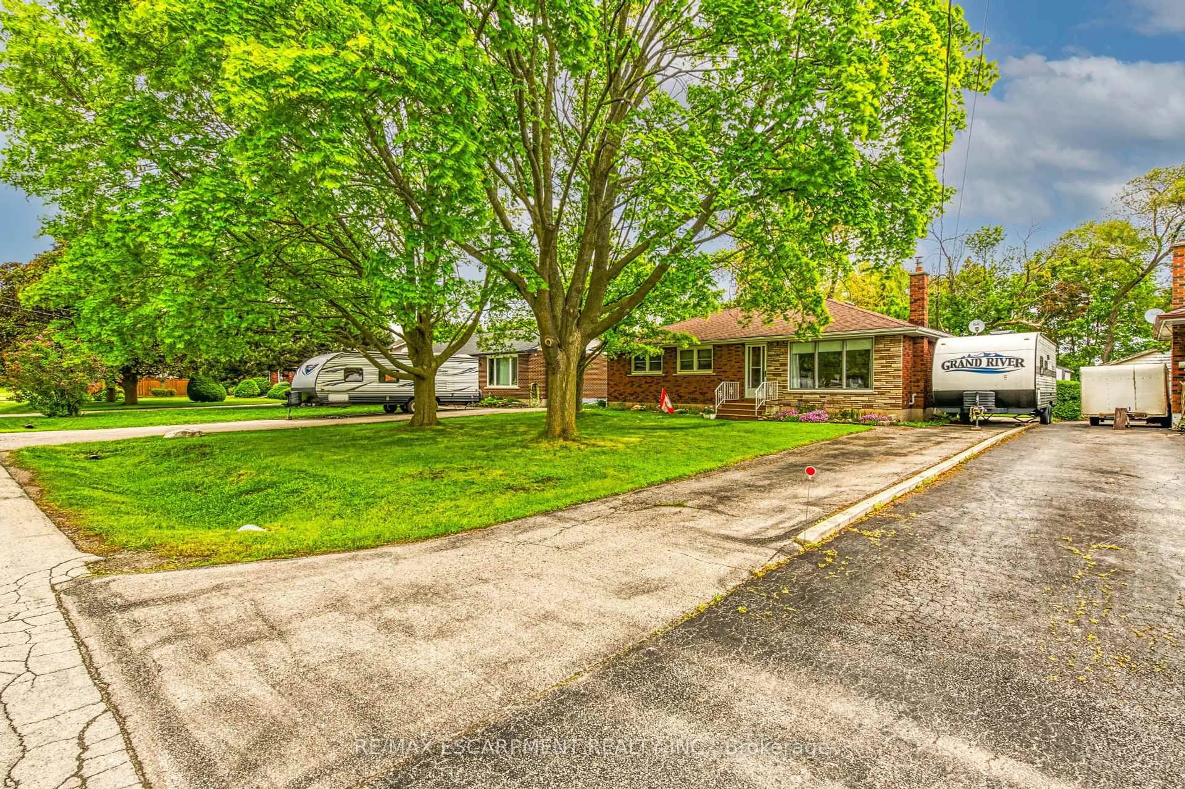 Unknown for 233 Helena Ave, Hamilton Ontario L8E 5K1