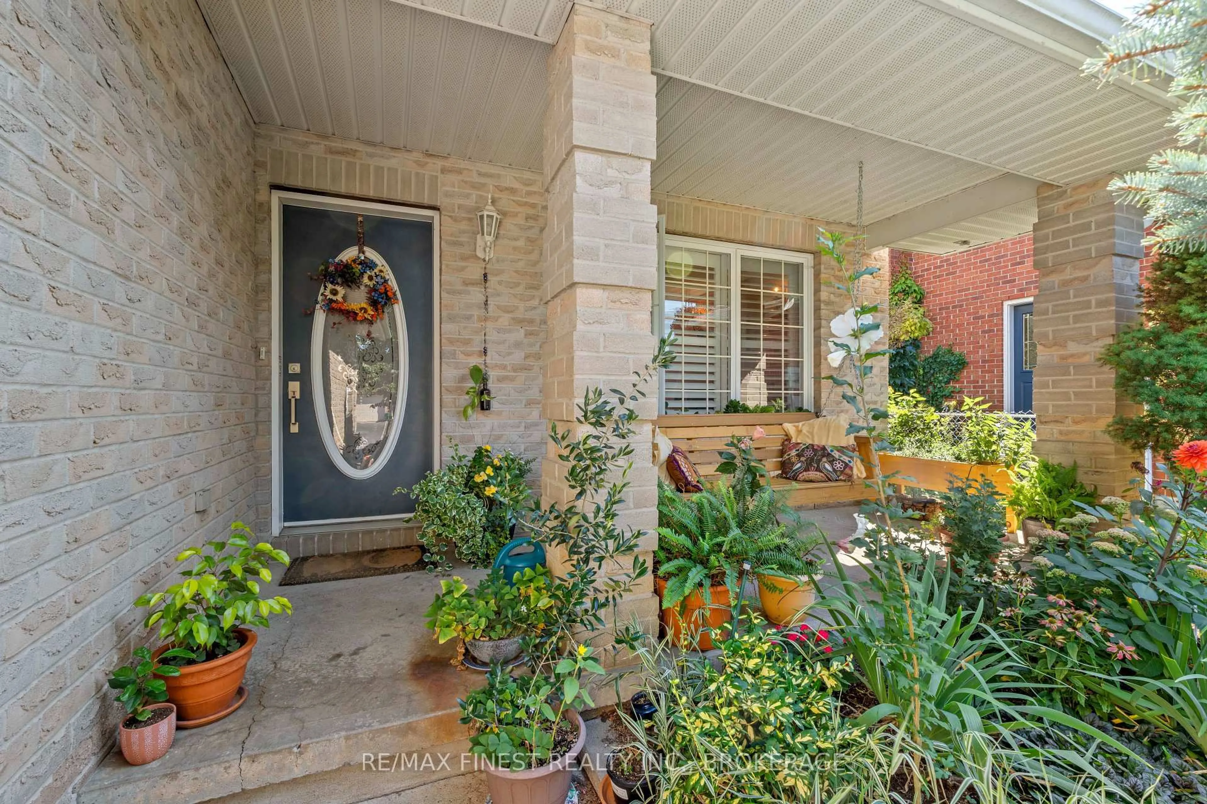 Indoor entryway for 688 PARKSIDE Cres, Kingston Ontario K7M 8A2