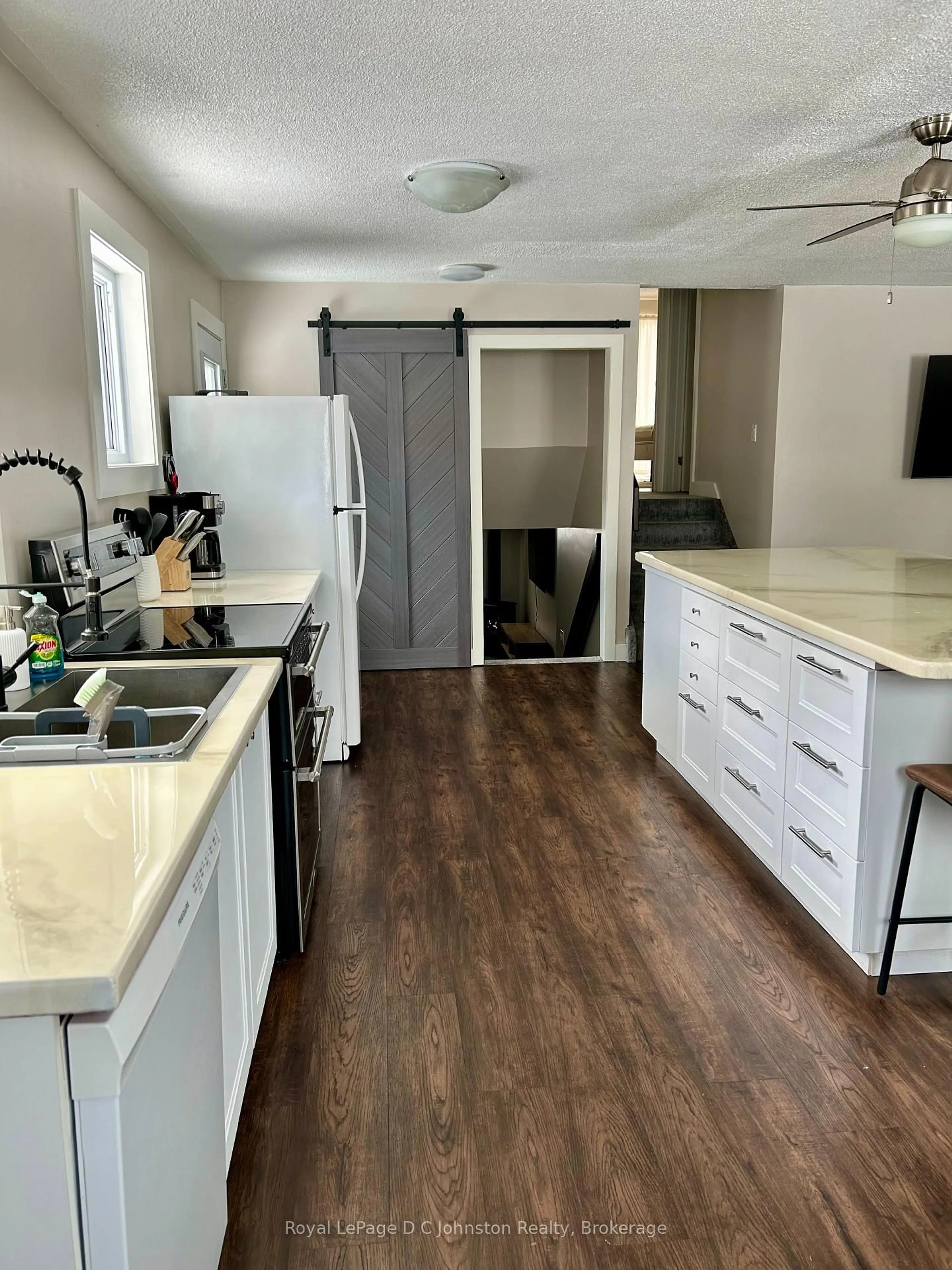 Open concept kitchen, unknown for 816 River St, Saugeen Shores Ontario N0H 2C4
