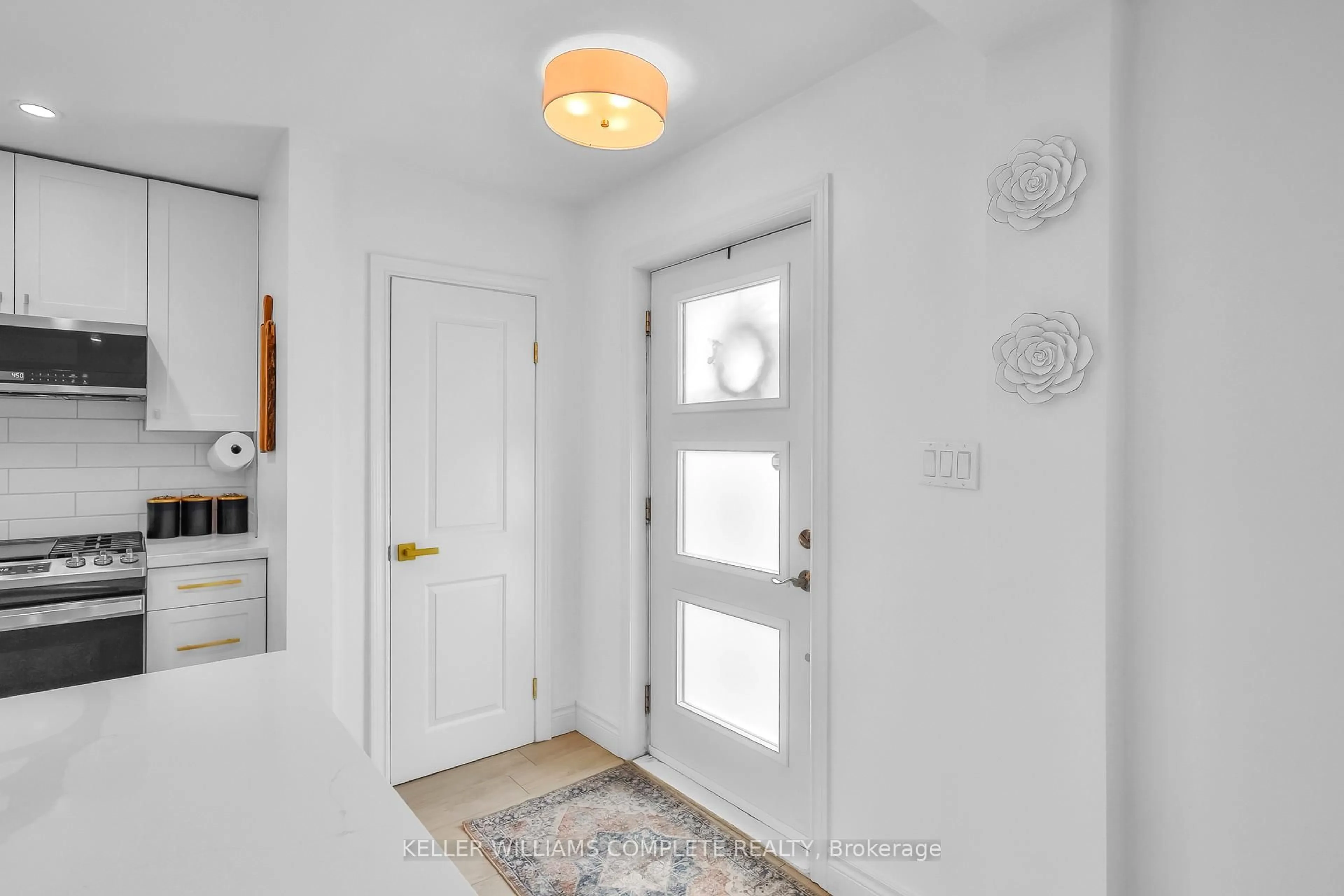 Indoor entryway for 79 CASTLEFIELD Dr, Hamilton Ontario L8T 3R1