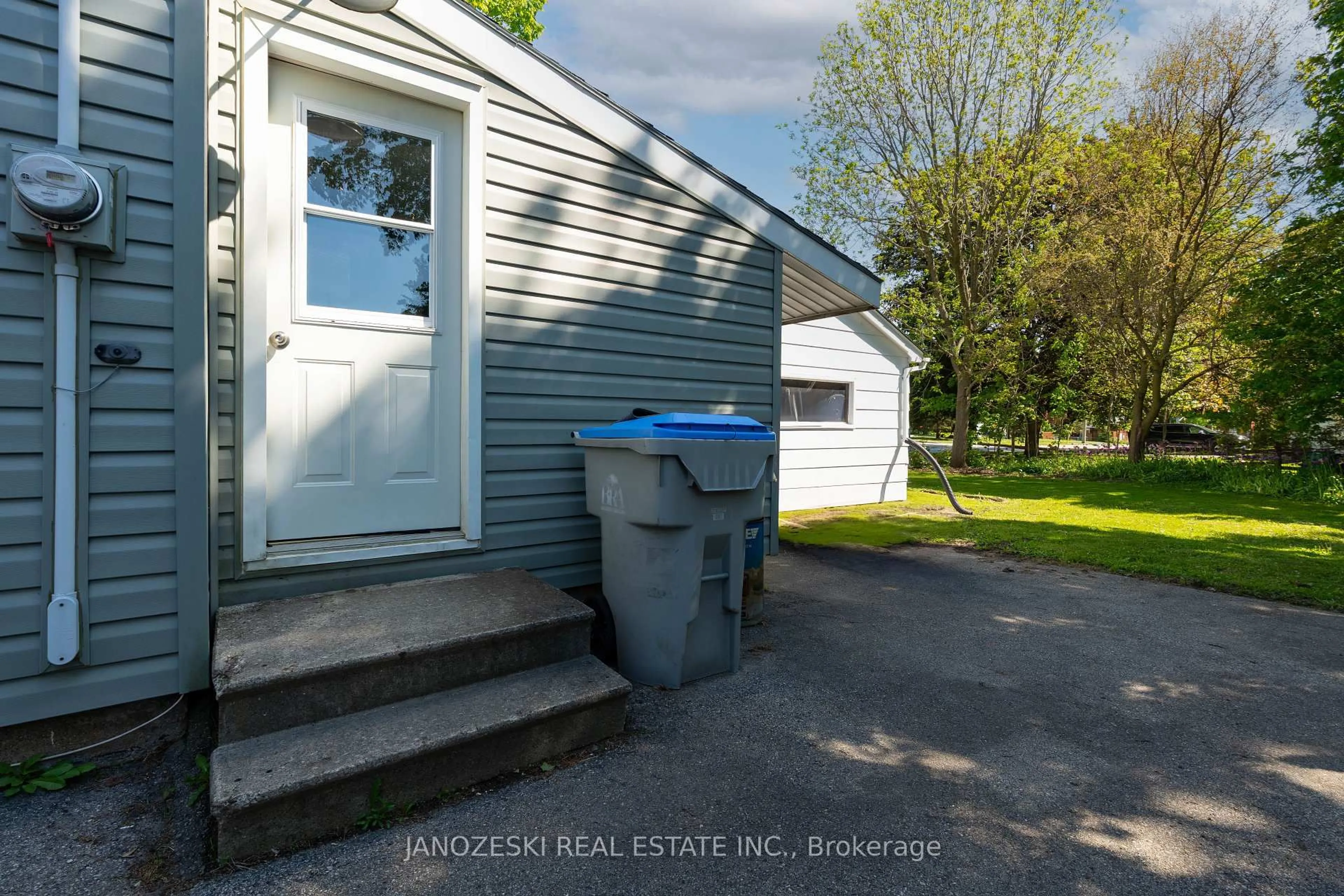 Unknown for 228 Princess St, Central Huron Ontario N0M 1L0
