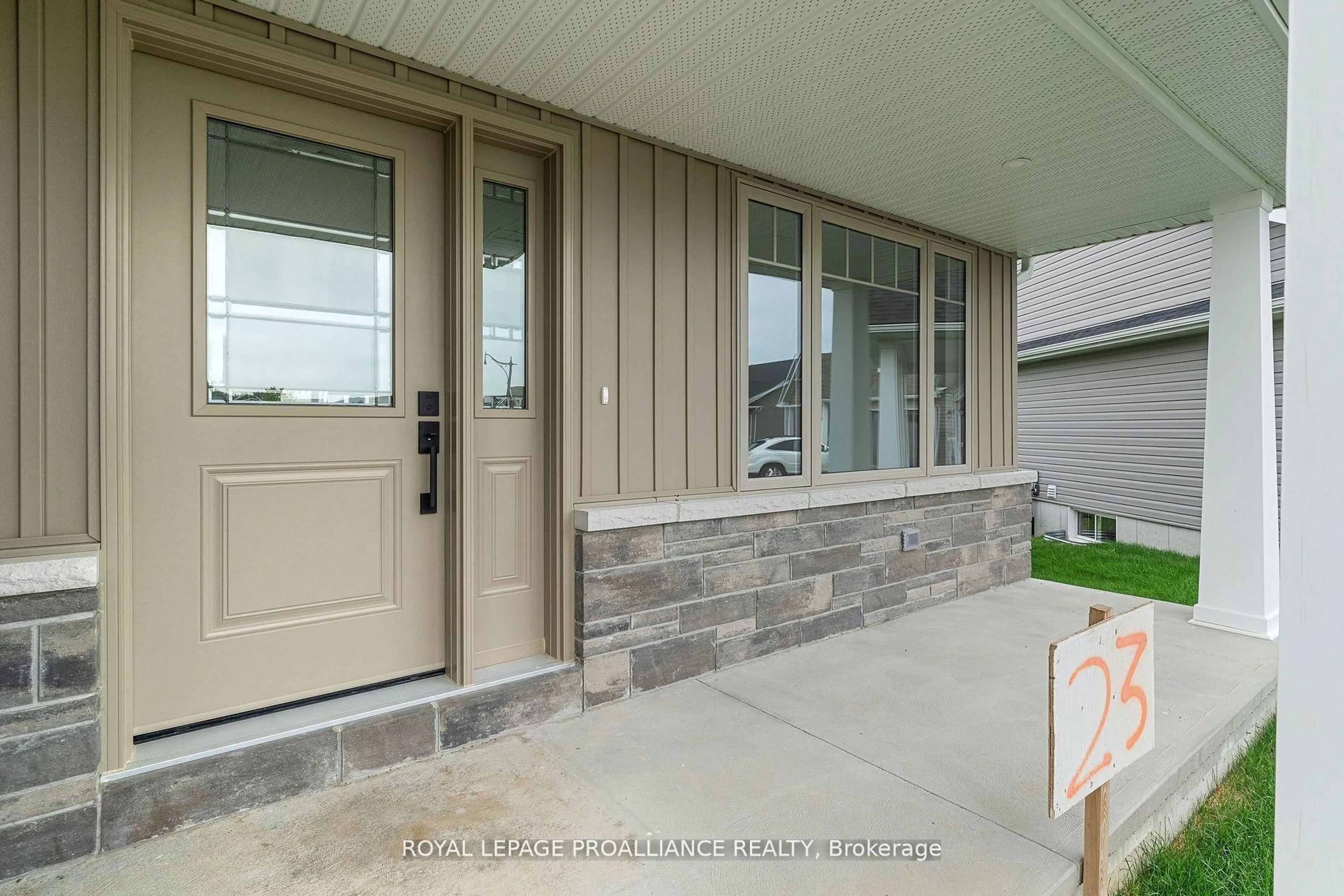 Indoor entryway for 72 Stirling Cres, Prince Edward County Ontario K0K 2T0