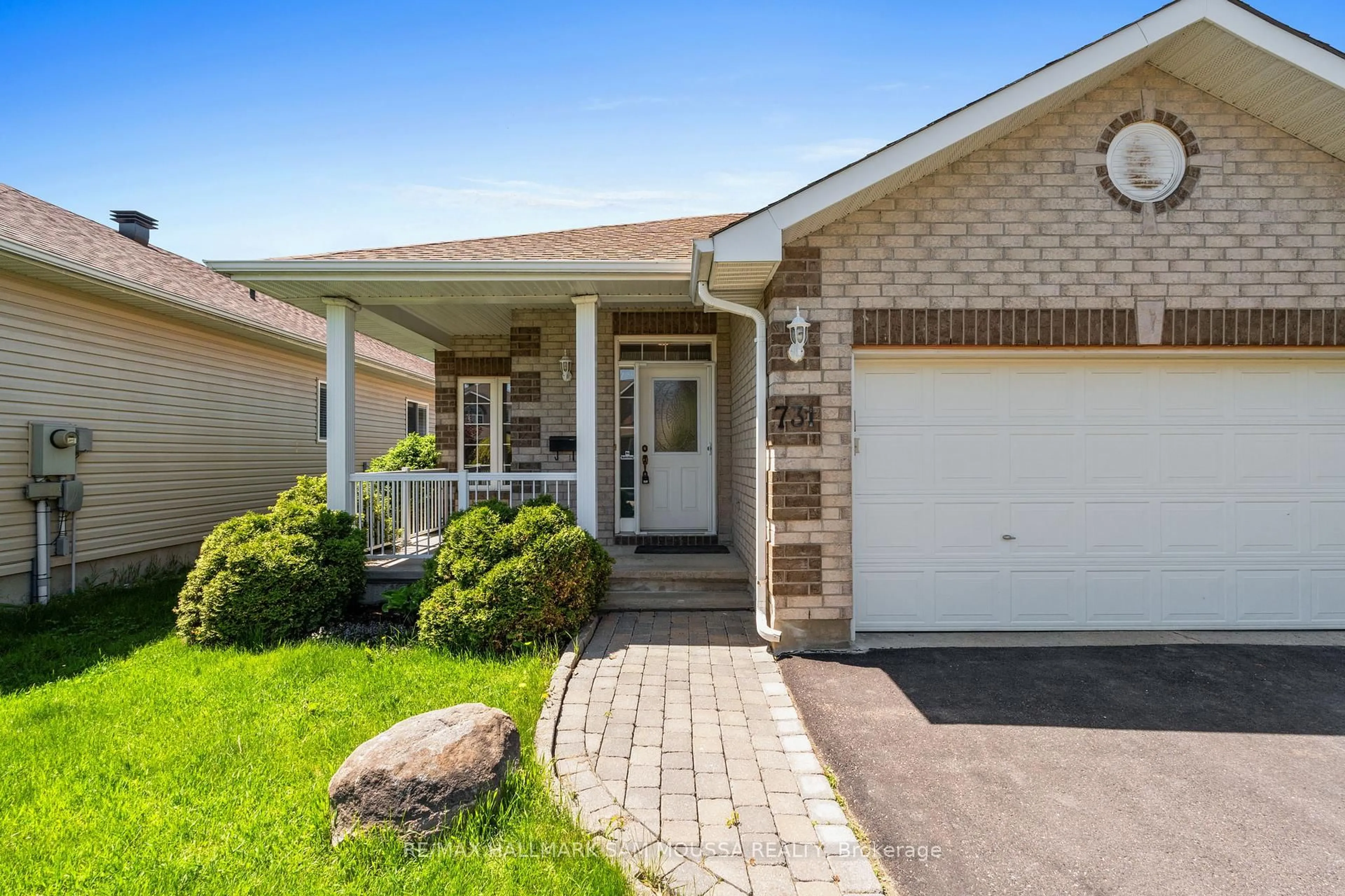 Home with vinyl exterior material, street for 731 Vermillion Dr, Ottawa Ontario K1V 1V9
