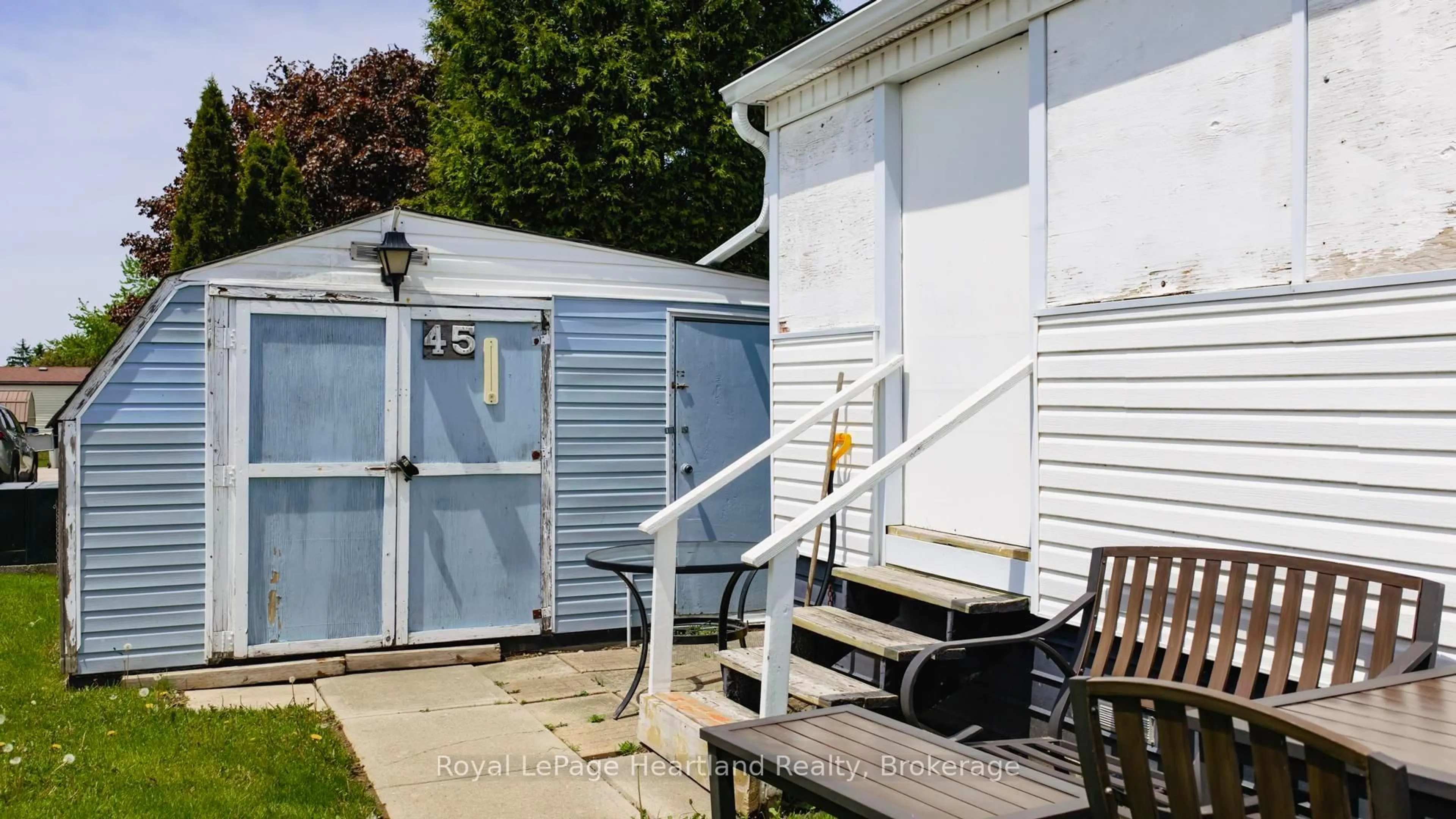 Patio, street for 45 REDFORD Dr, South Huron Ontario N0M 1S3