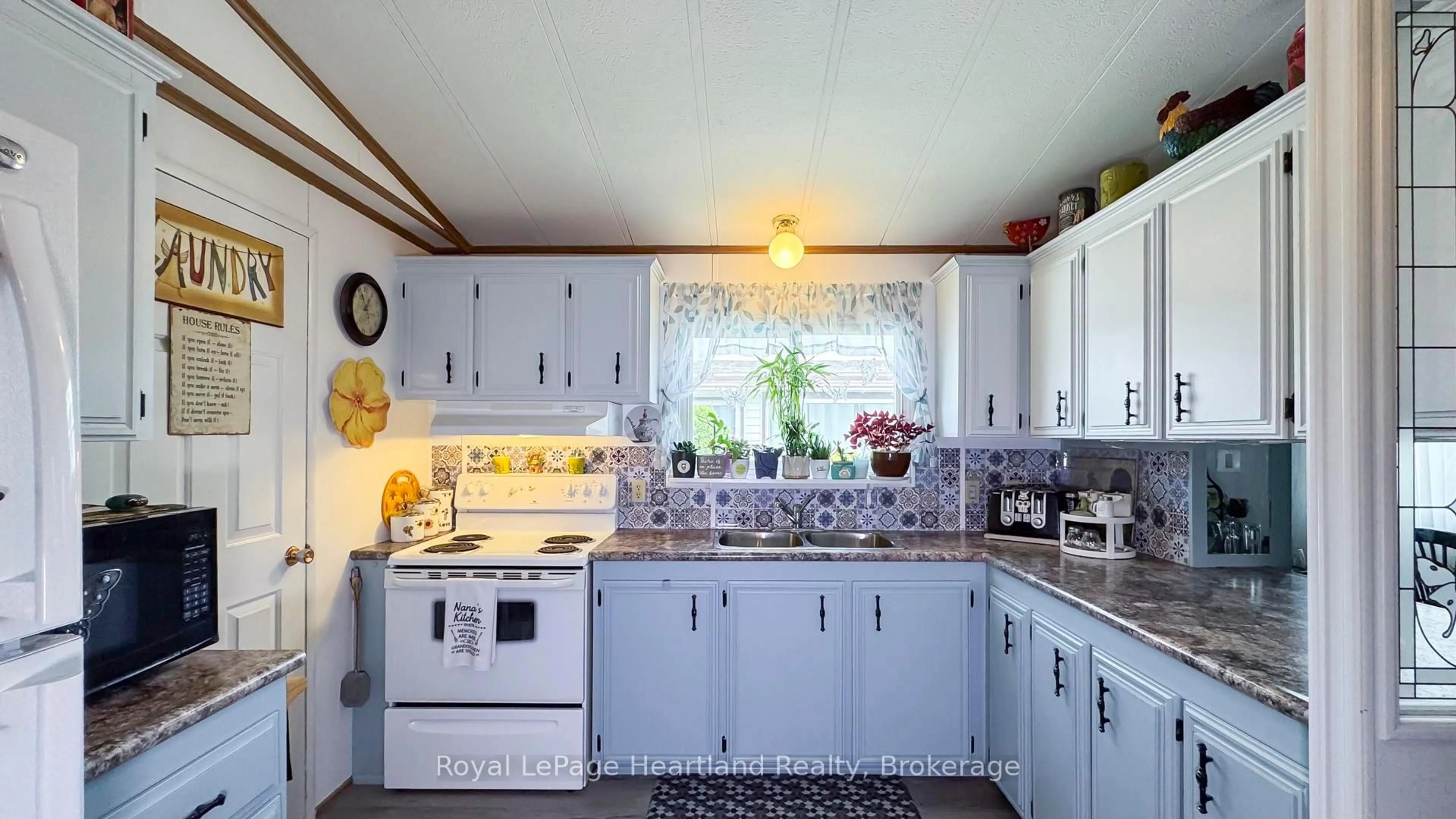 Standard kitchen, ceramic/tile floor for 45 REDFORD Dr, South Huron Ontario N0M 1S3
