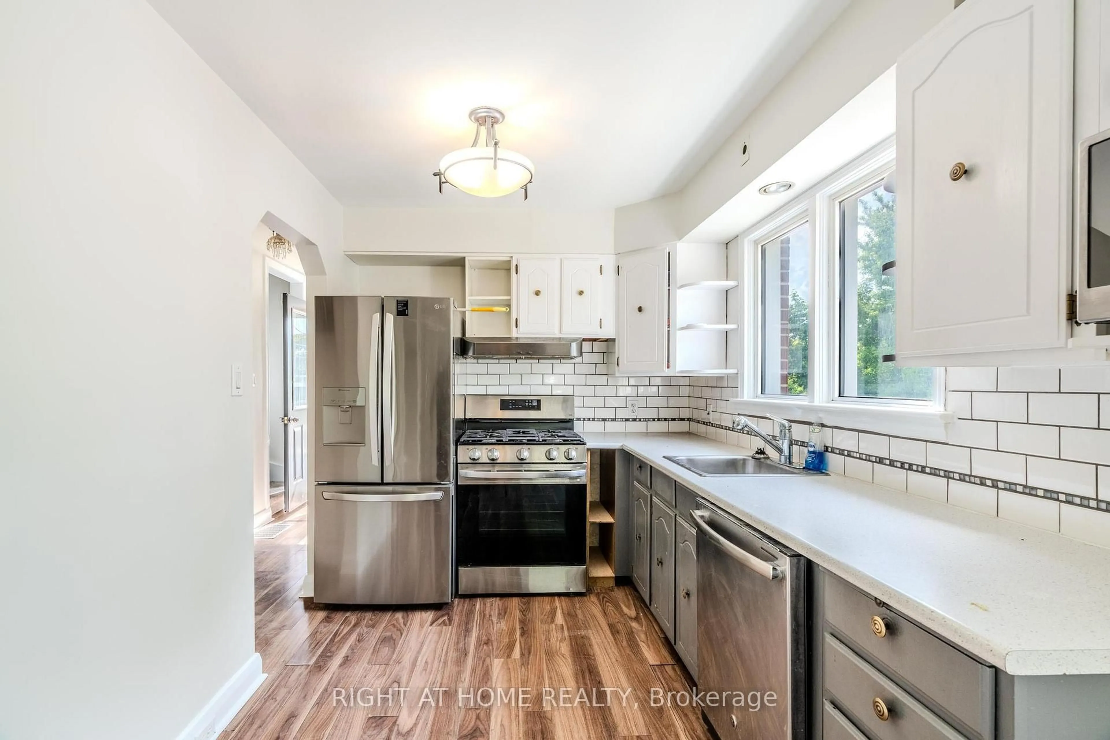Open concept kitchen, ceramic/tile floor for 94 Beech Ave, Cambridge Ontario N3C 1X5