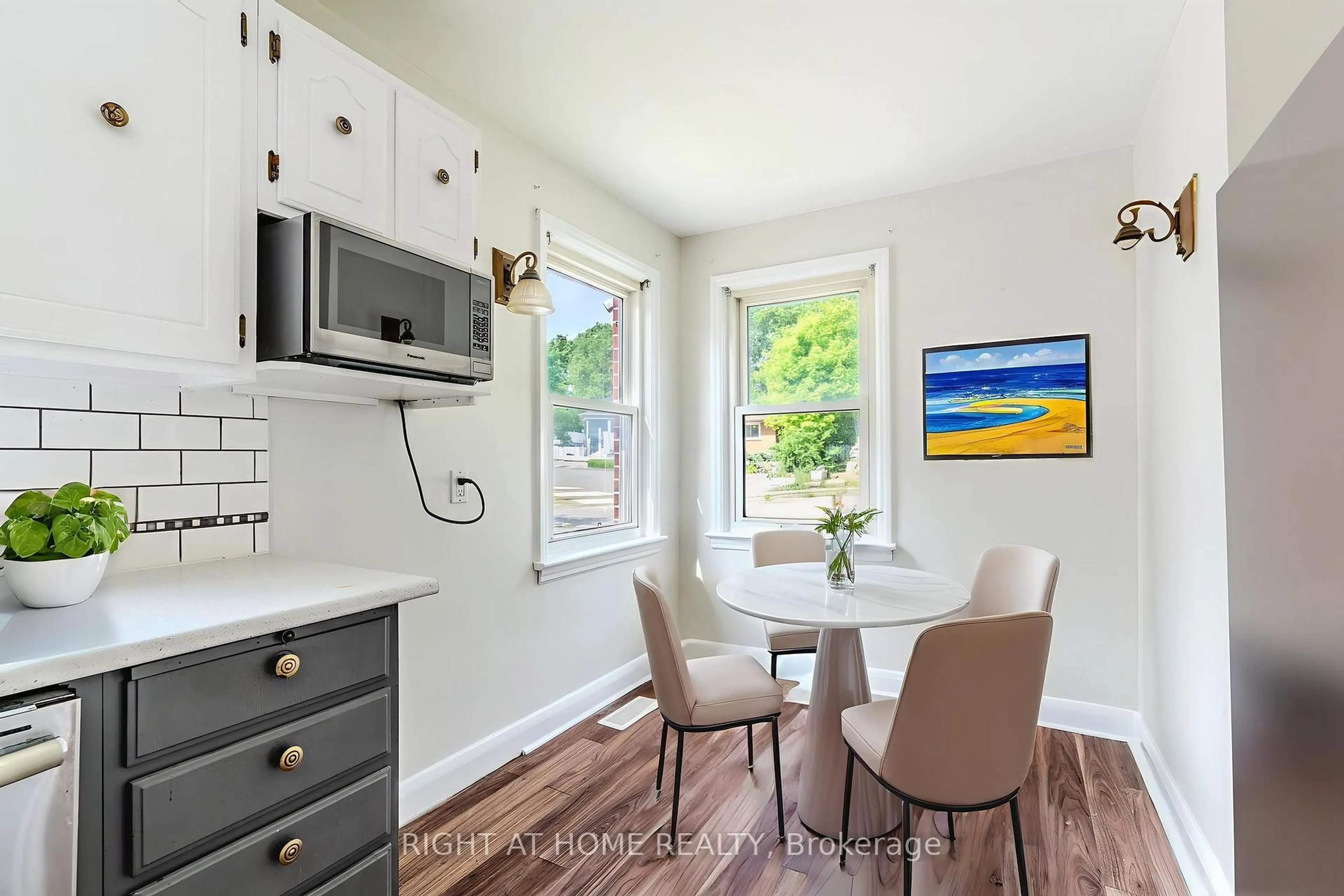 Open concept kitchen, unknown for 94 Beech Ave, Cambridge Ontario N3C 1X5