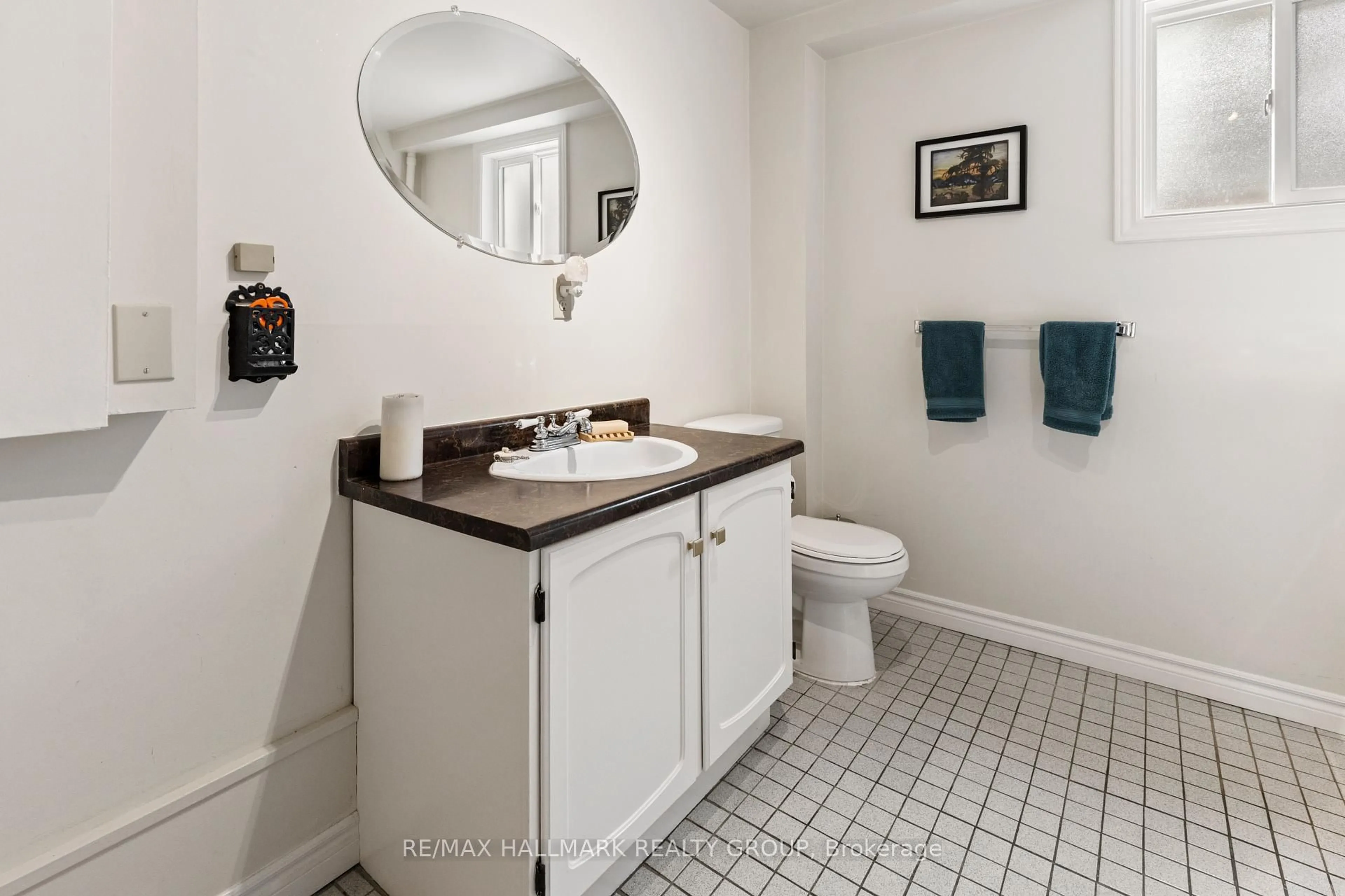 Standard bathroom, ceramic/tile floor for 7 Indian Crt, Laurentian Valley Ontario K8A 7V3