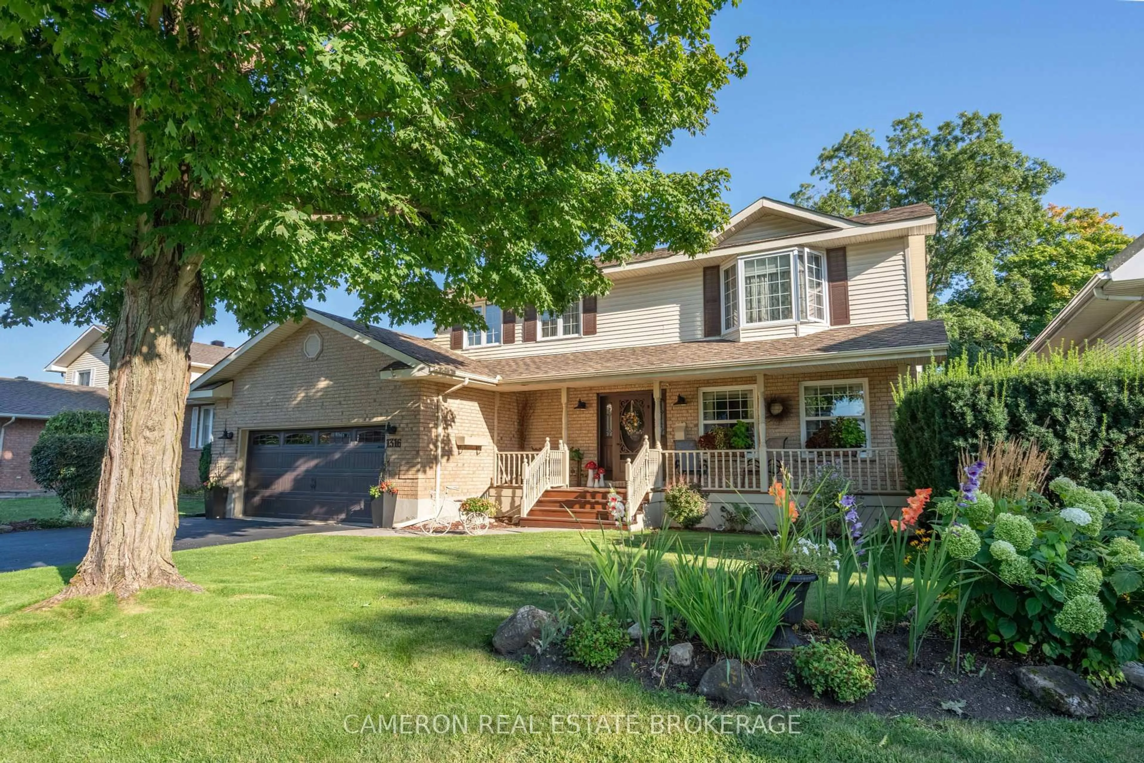 Home with vinyl exterior material, street for 1316 Patricia Pl, Cornwall Ontario K6H 6X8