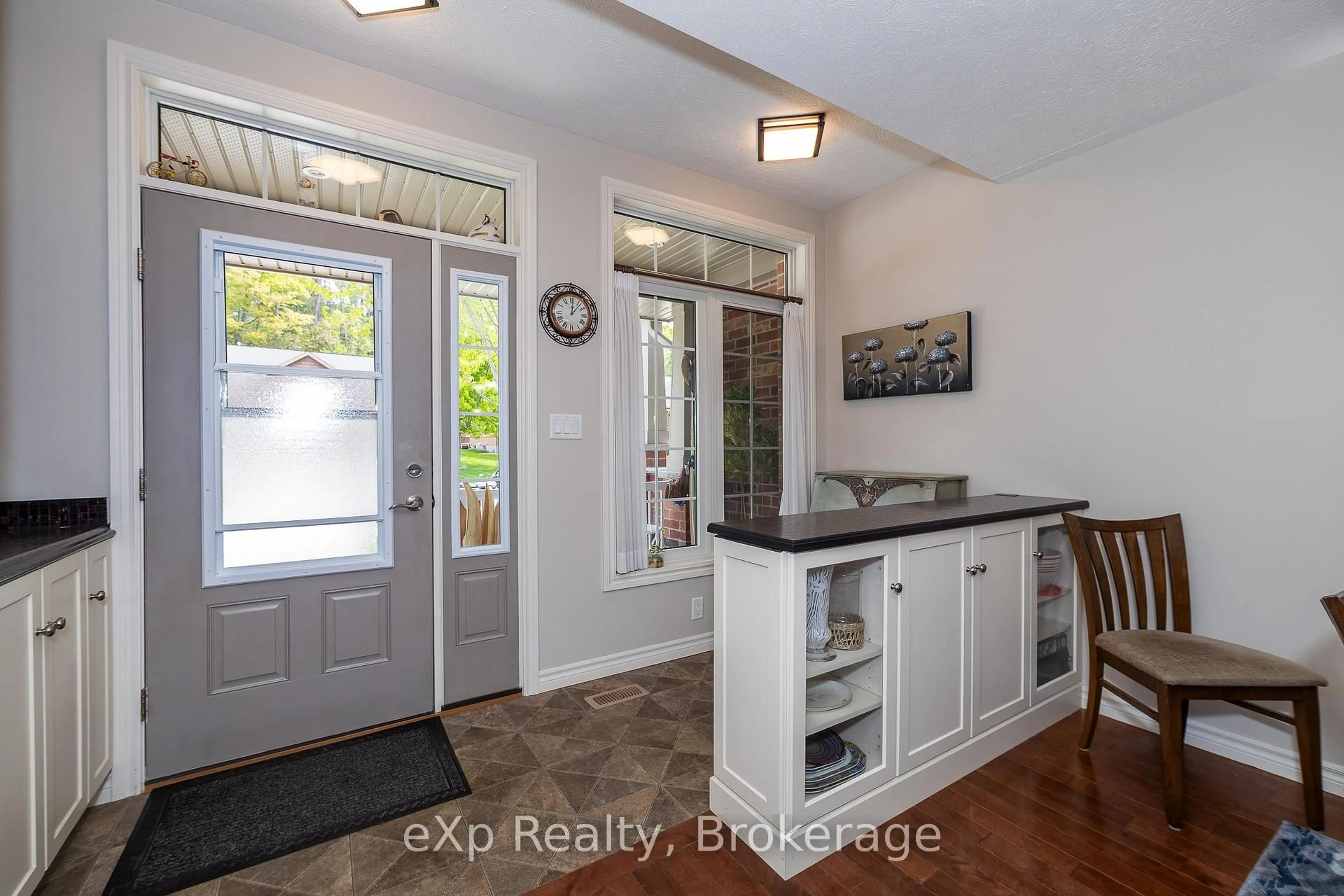 Indoor entryway for 918 5th Avenue 'A' N/A, Owen Sound Ontario N4K 0C1