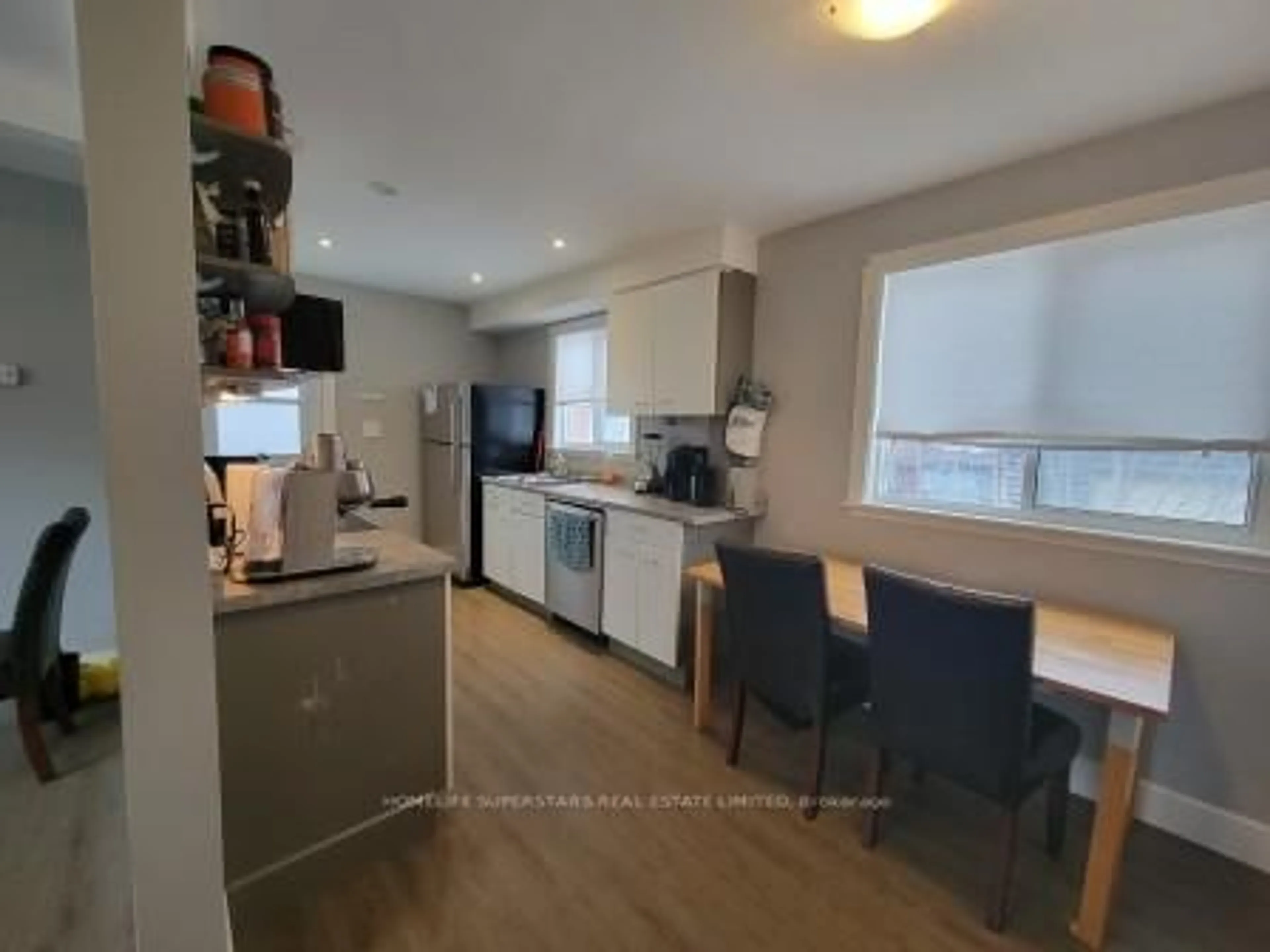 Standard kitchen, wood/laminate floor for 275 Raglan Rd, Kingston Ontario K7K 1L7