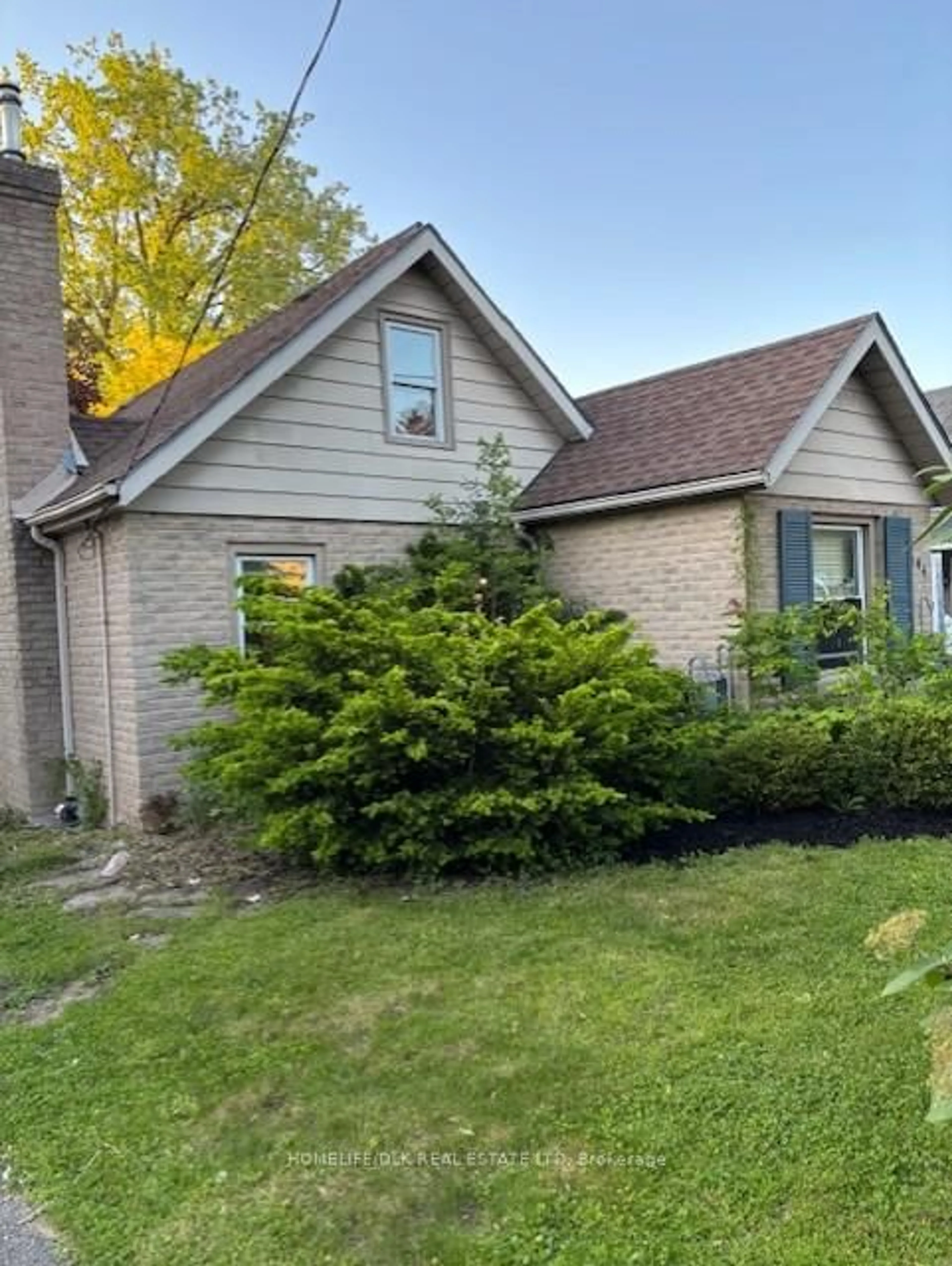Unknown for 644 Grosvenor St, London East Ontario N5Y 3T4