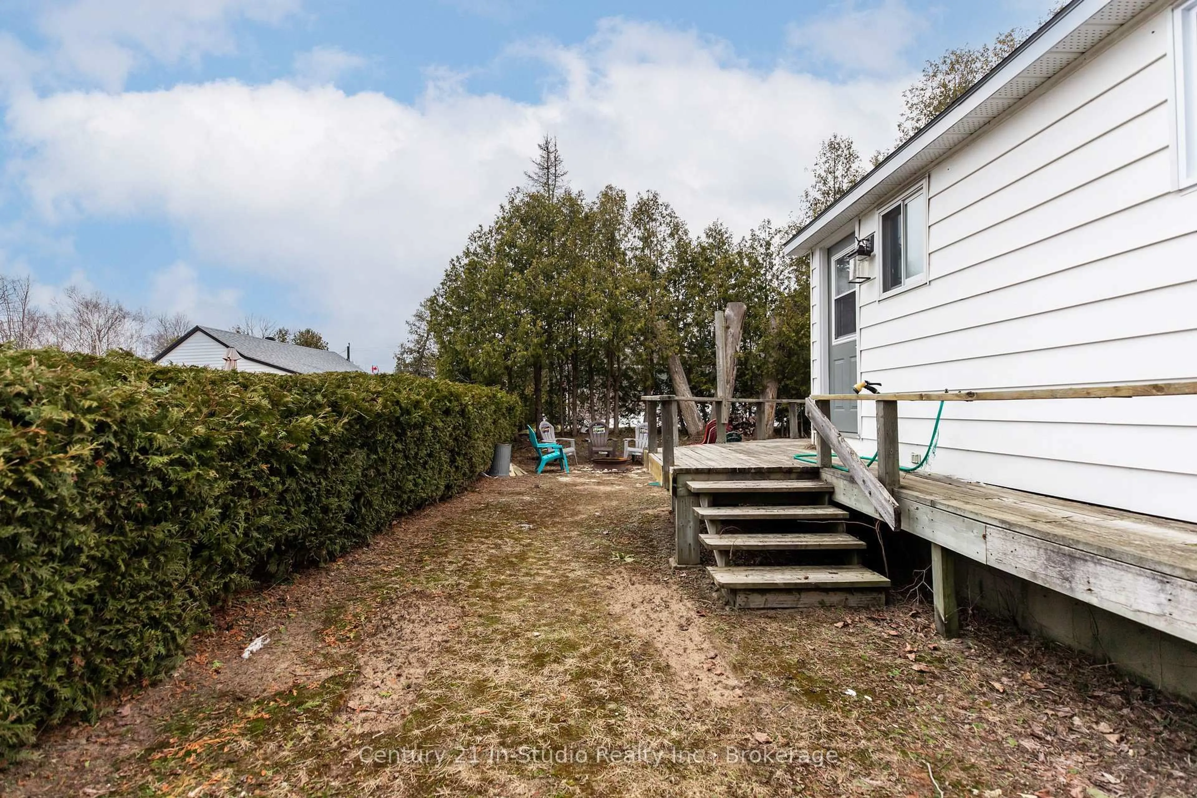 A pic from outside/outdoor area/front of a property/back of a property/a pic from drone, unknown for 7 Hamilton Pl, South Bruce Peninsula Ontario N0H 2G0