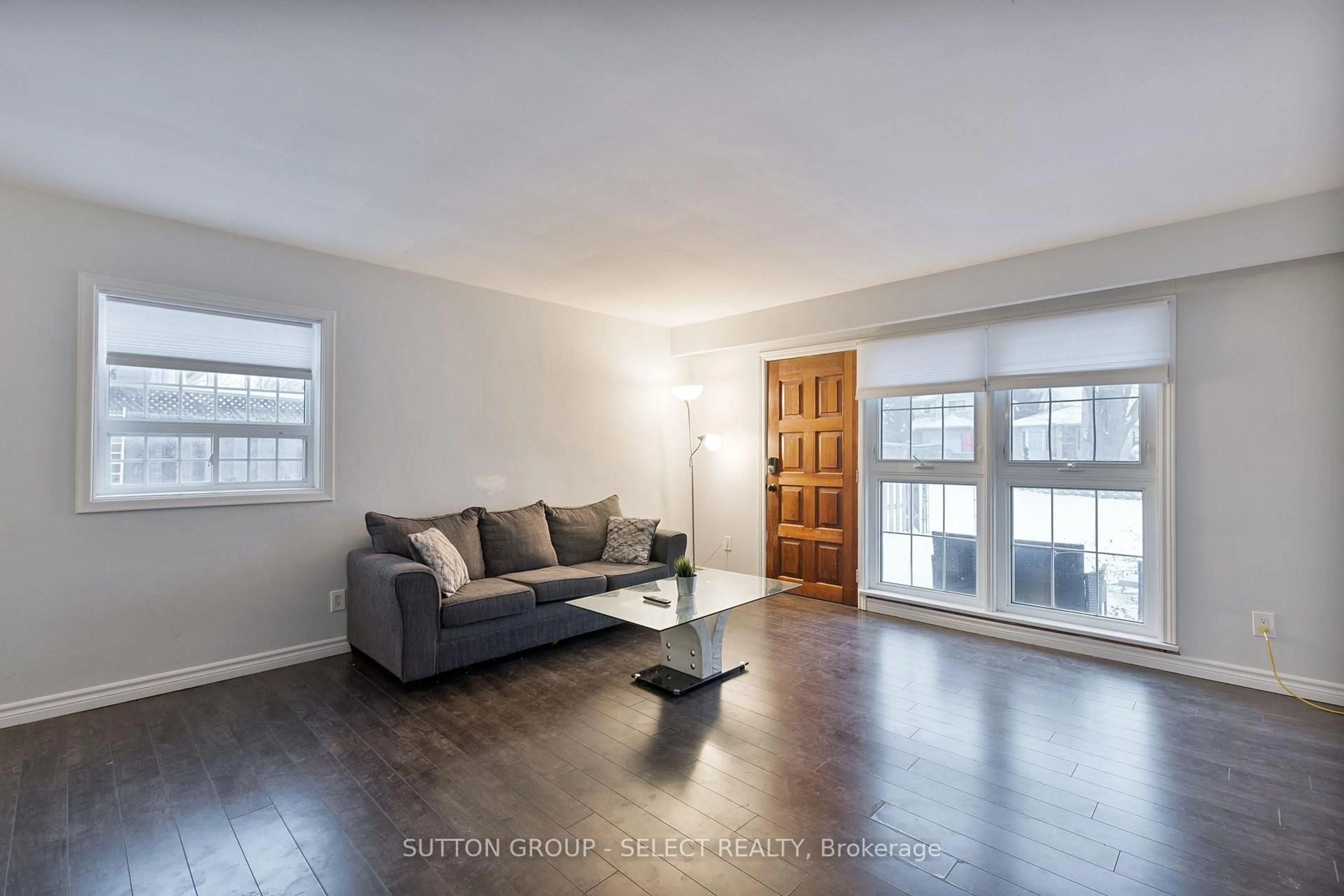 Living room with furniture, unknown for 1010 Kipps Lane, London East Ontario N5Y 4S5