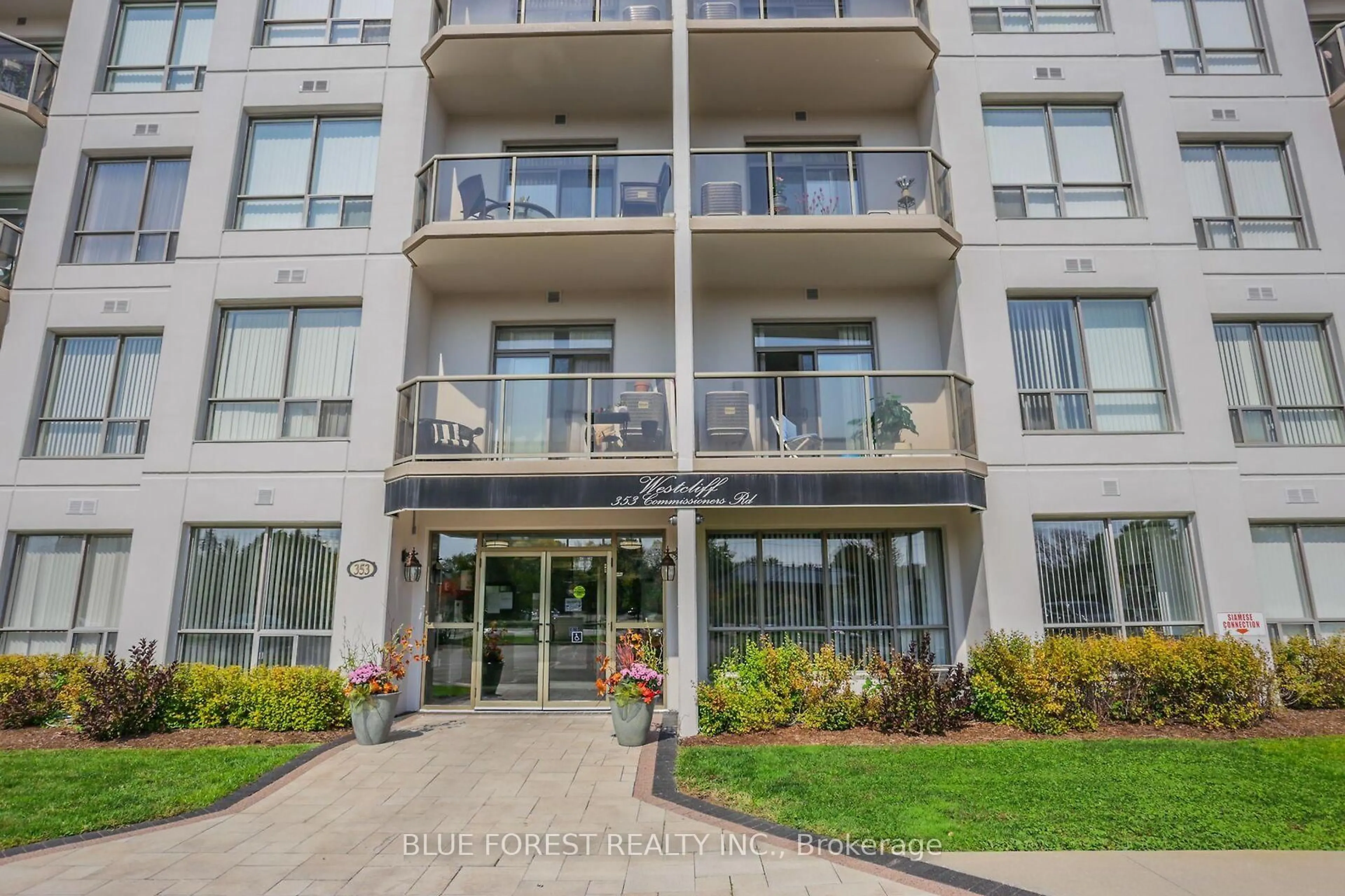 Indoor foyer for 353 Commissioners Rd #206, London South Ontario N6J 0A3