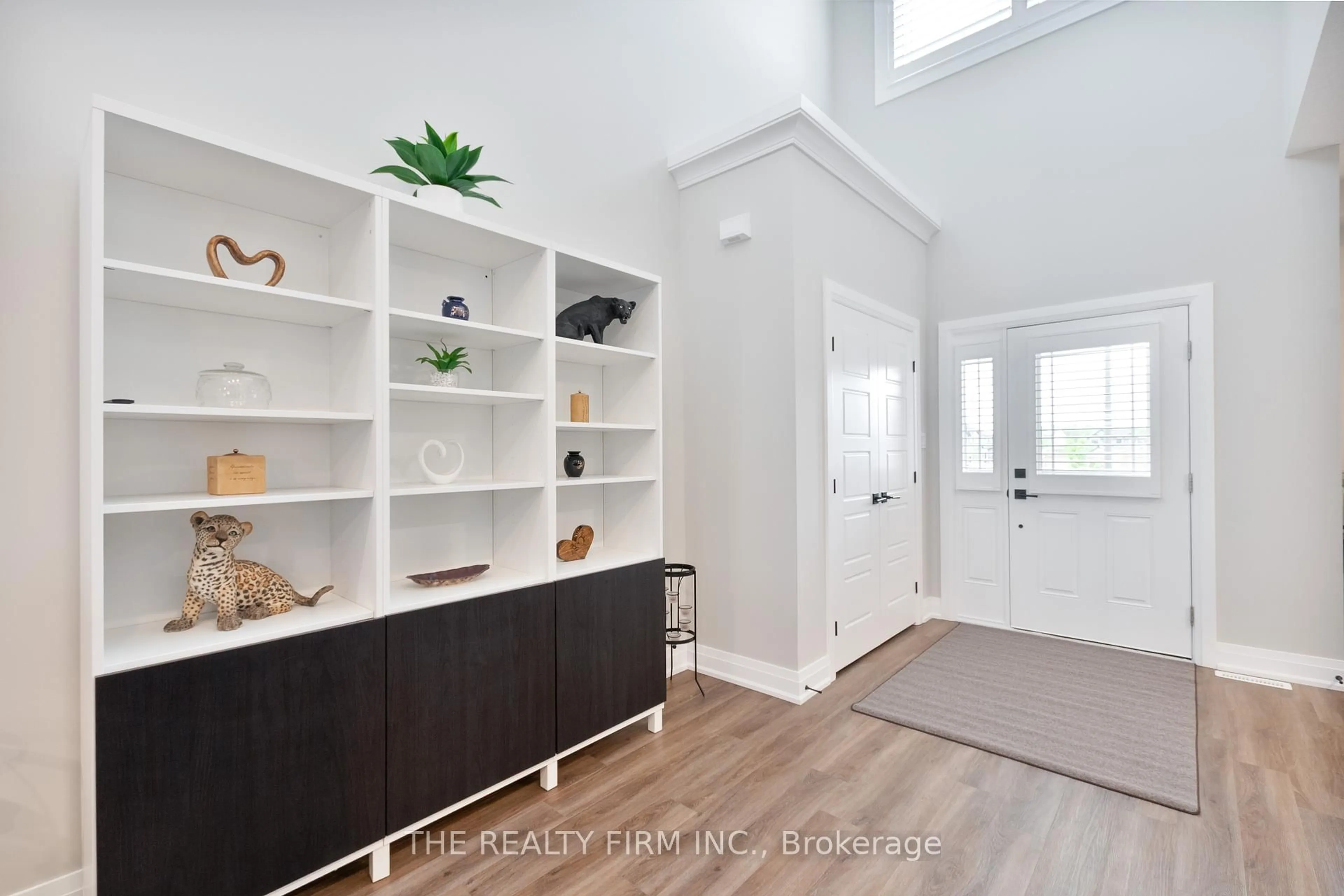 Indoor entryway for 175 Boardwalk Way, Thames Centre Ontario N0L 1G2