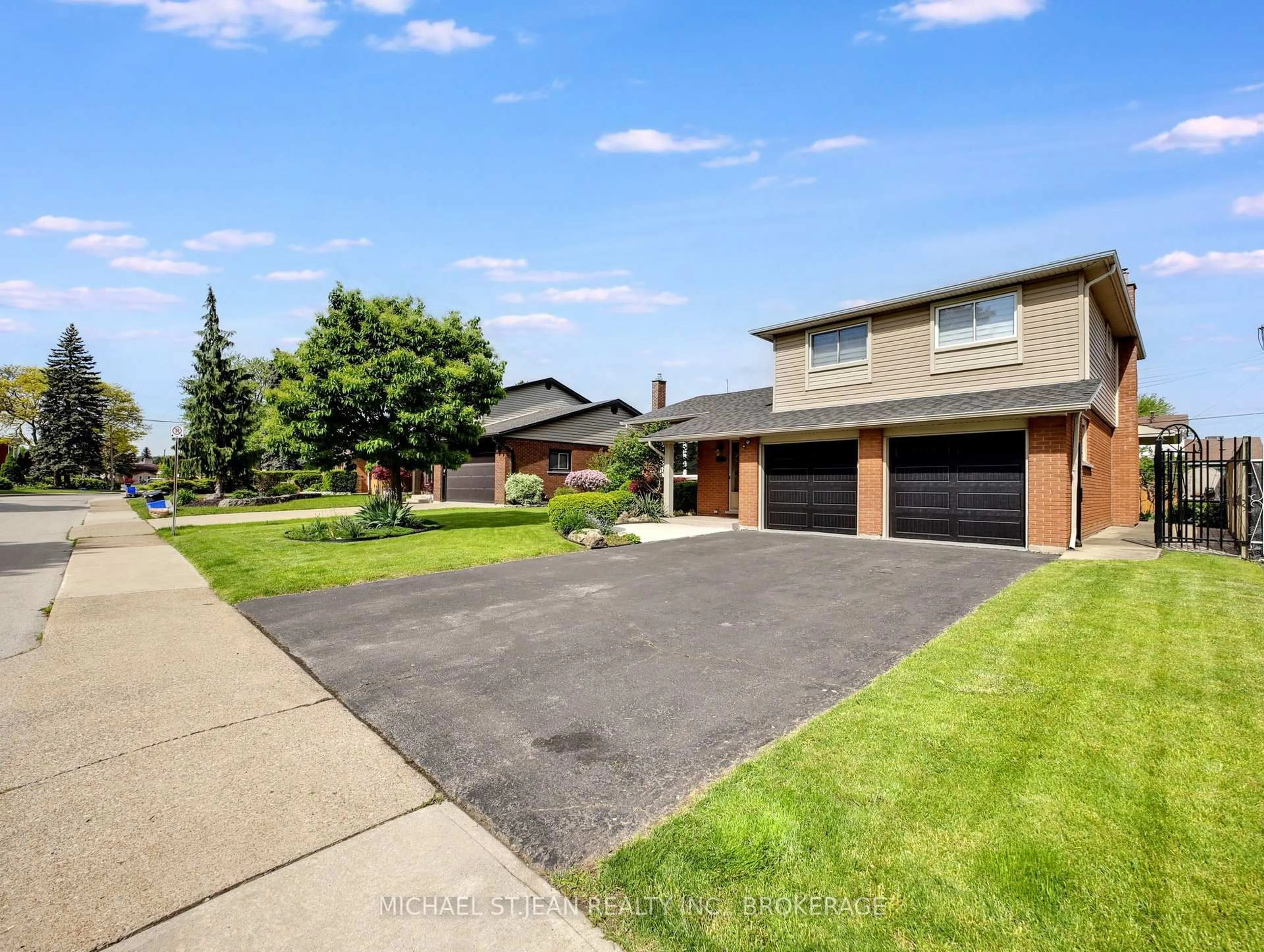 Home with brick exterior material, street for 207 Montmorency Dr, Hamilton Ontario L8K 5H3