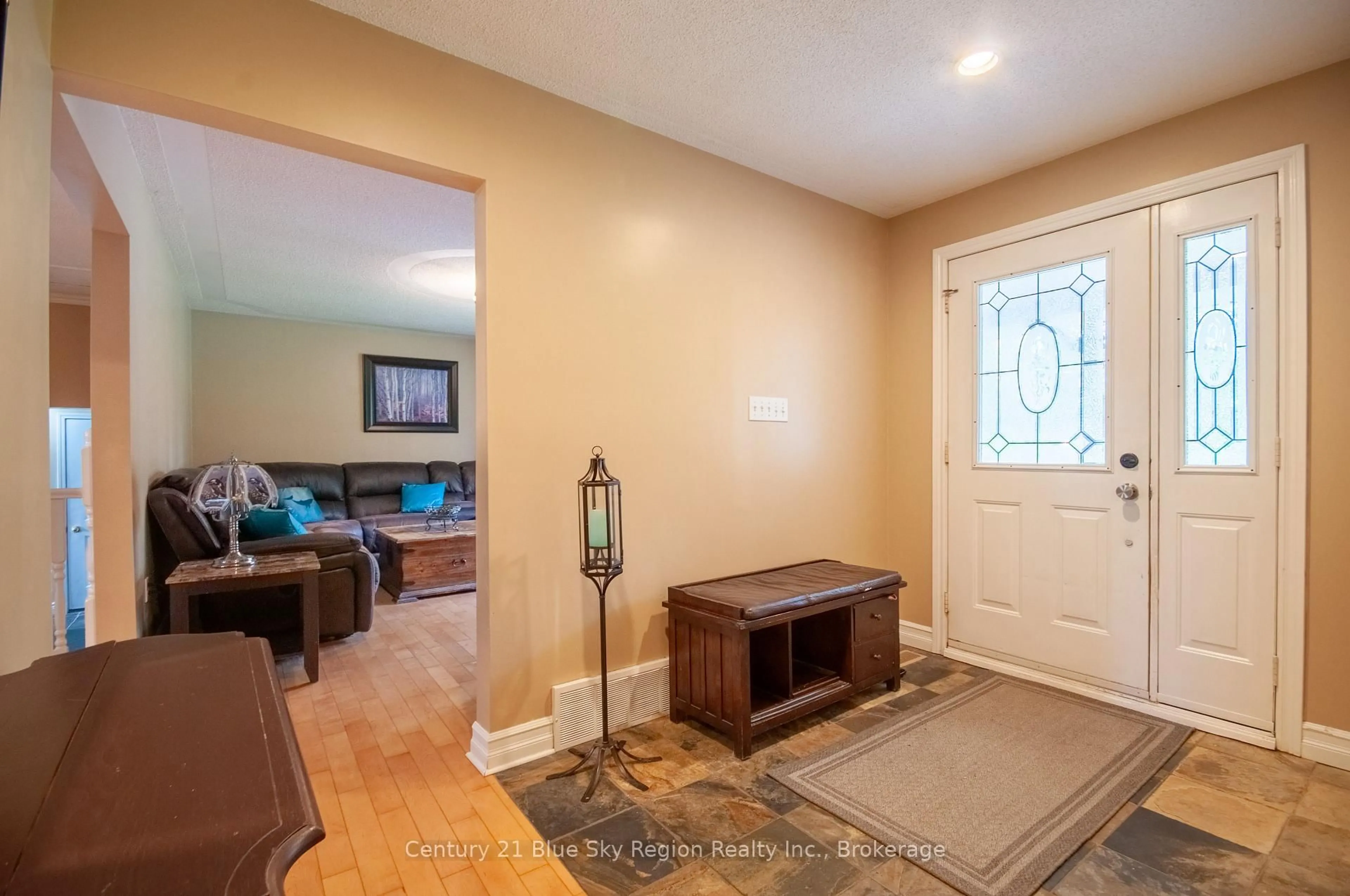 Indoor entryway for 24 Blanche Rd, East Ferris Ontario P0H 1B0
