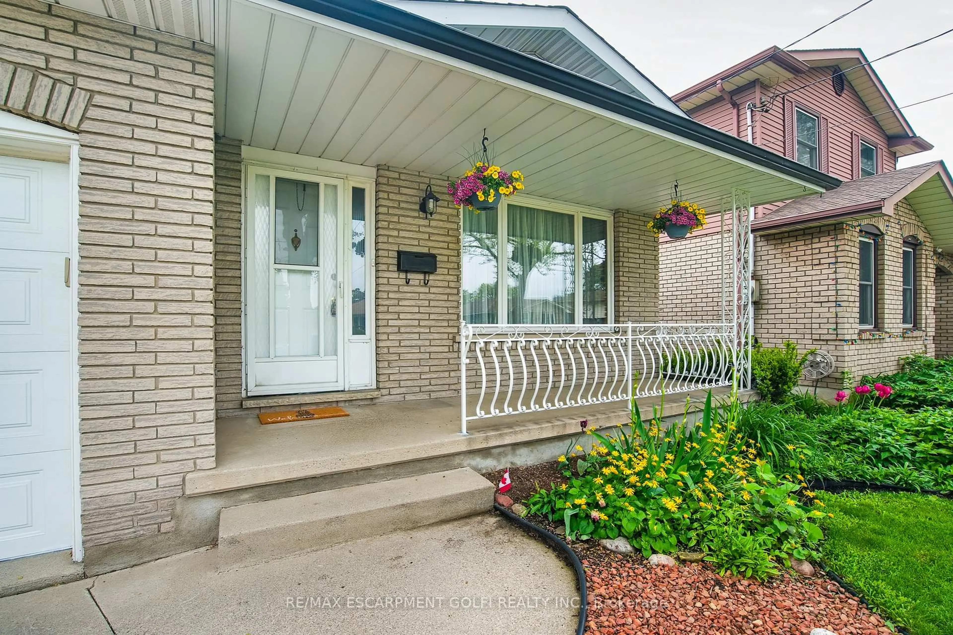 Unknown for 133 East 8th St, Hamilton Ontario L9A 4Y7