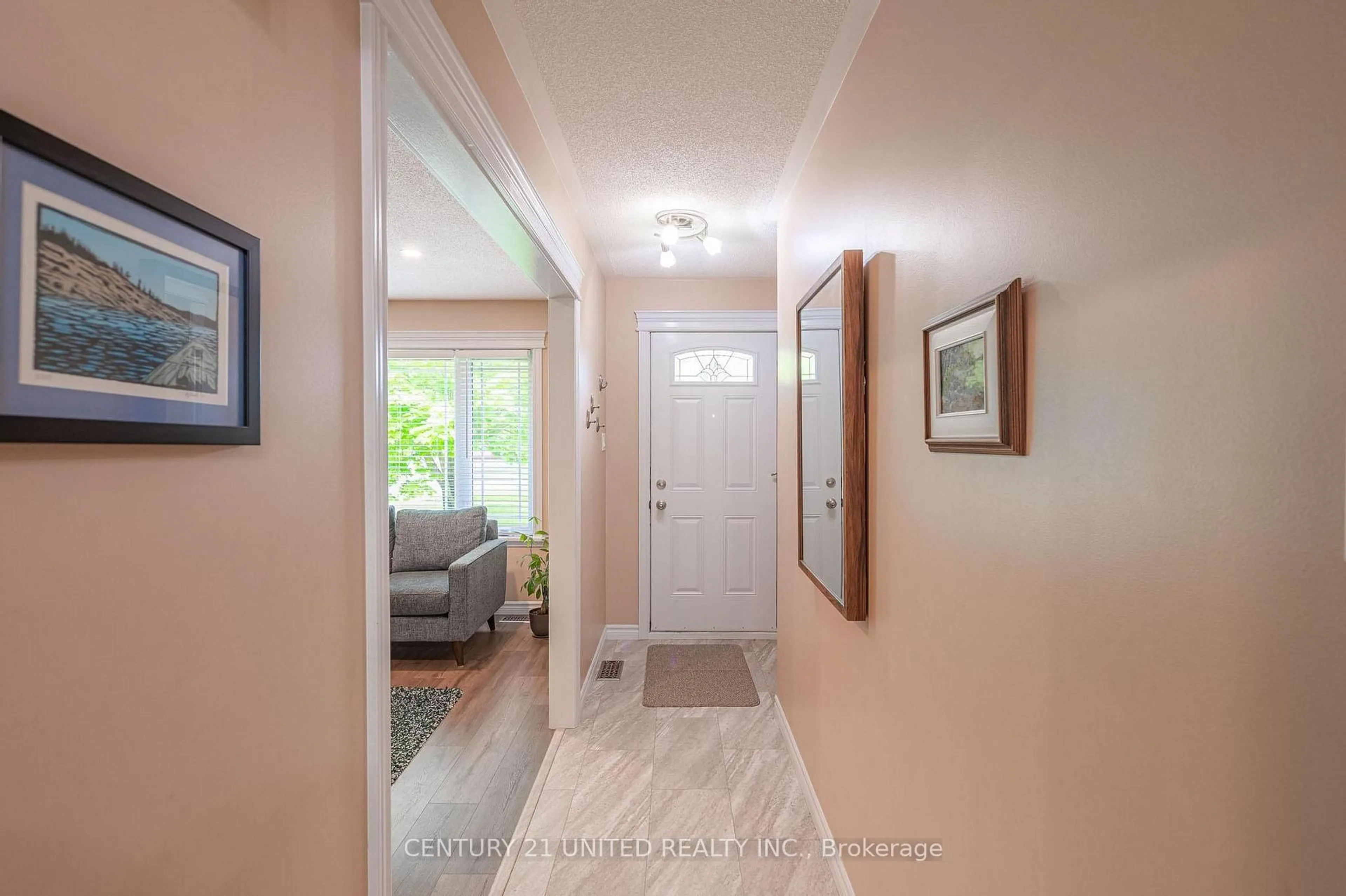 Indoor entryway for 2509 Marsdale Dr, Peterborough East Ontario K9L 1Z4